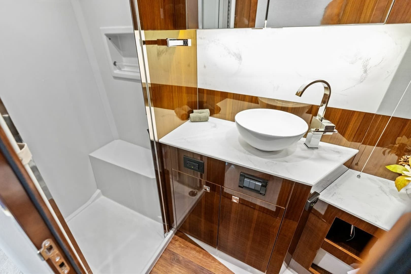 2022 Cruisers Yachts 46 CANTIUS