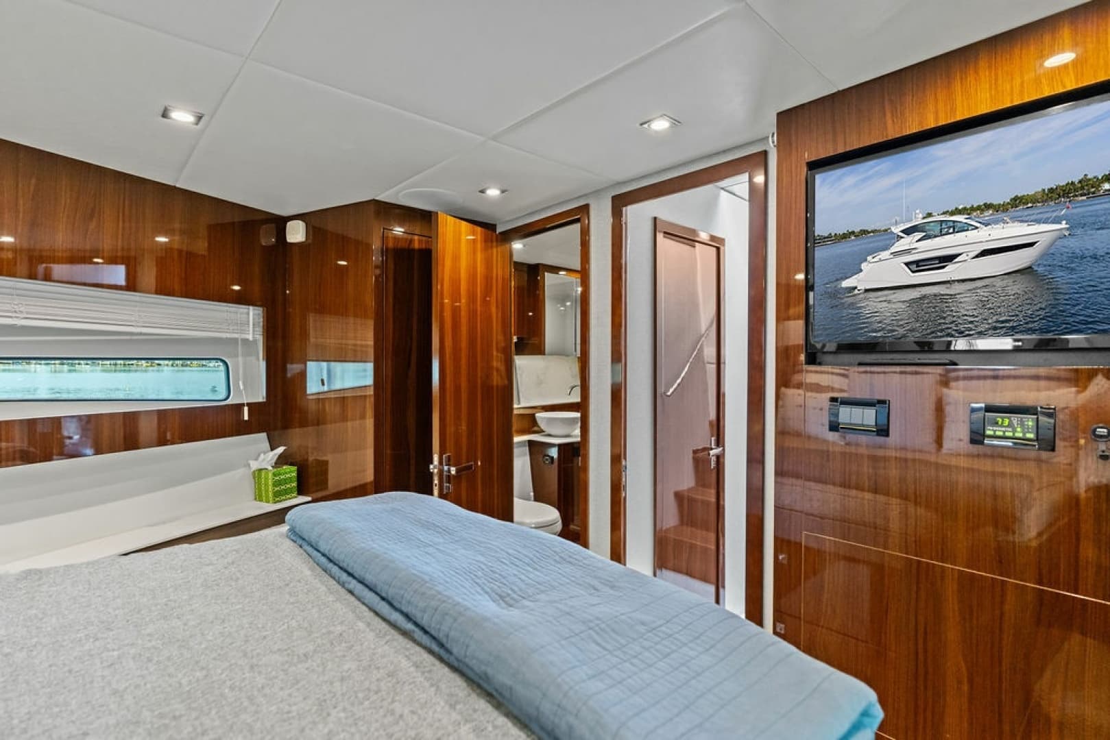 2022 Cruisers Yachts 46 CANTIUS