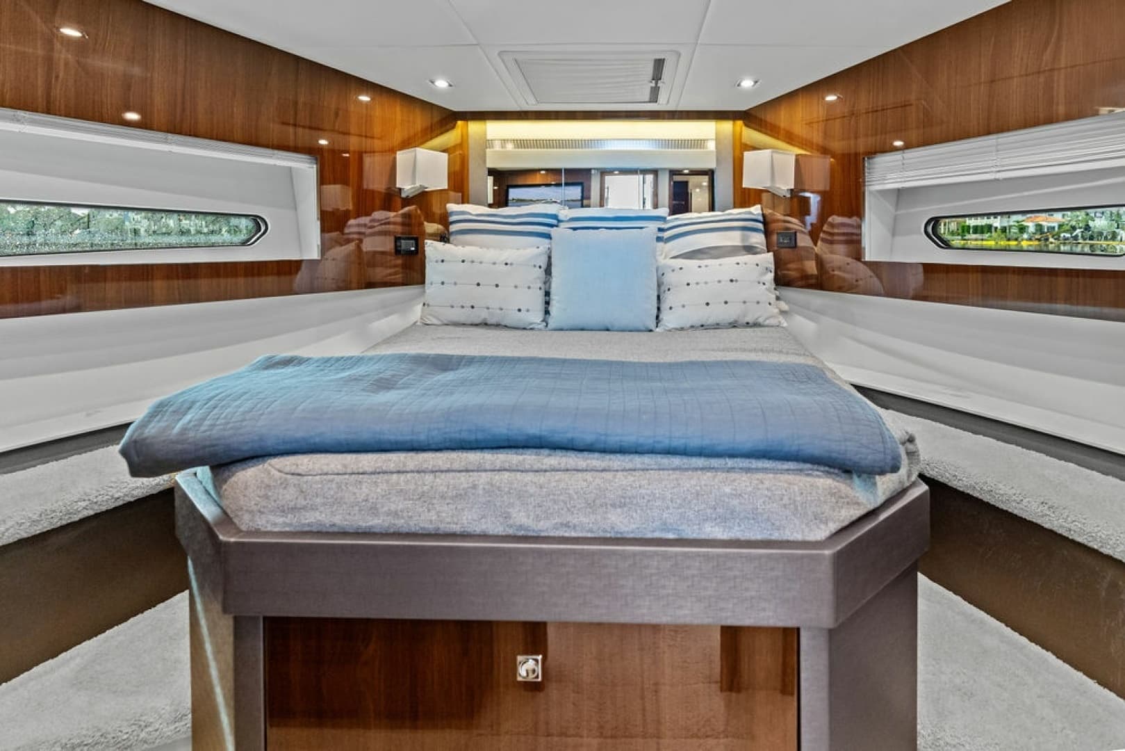 2022 Cruisers Yachts 46 CANTIUS