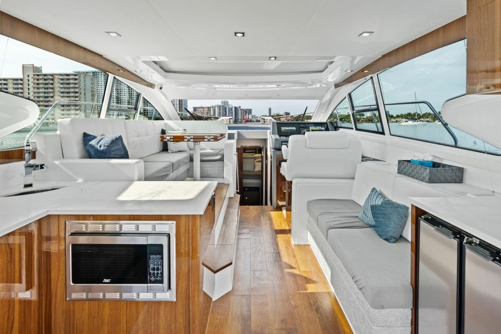 2022 Cruisers Yachts 46 CANTIUS