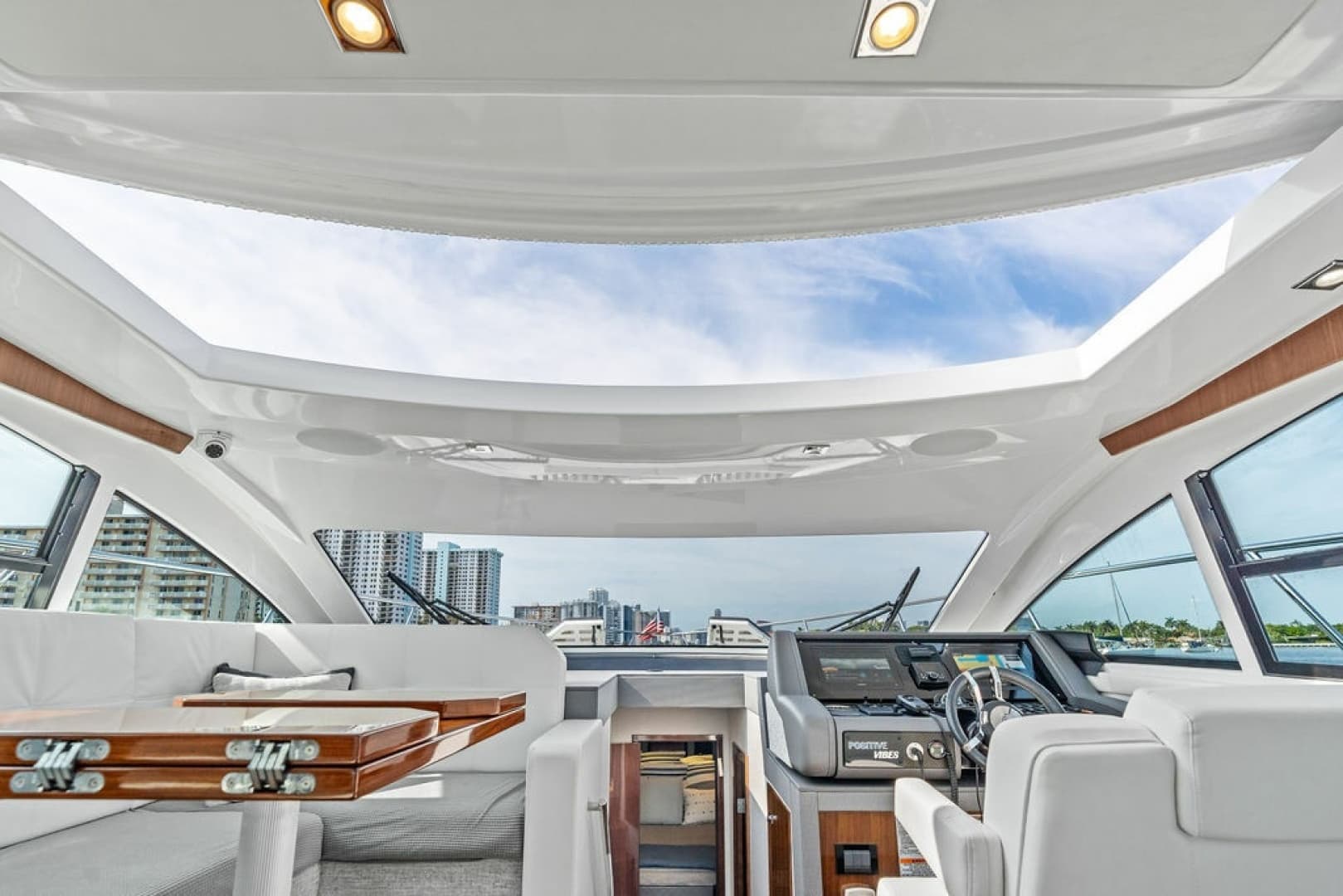 2022 Cruisers Yachts 46 CANTIUS