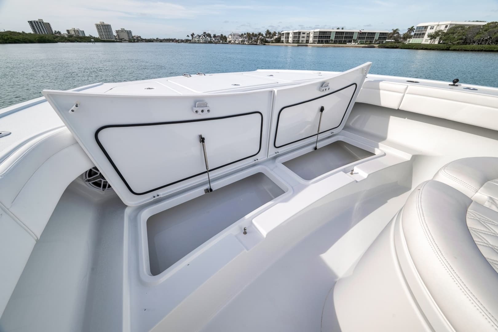 2024 Costa Custom 34 SV