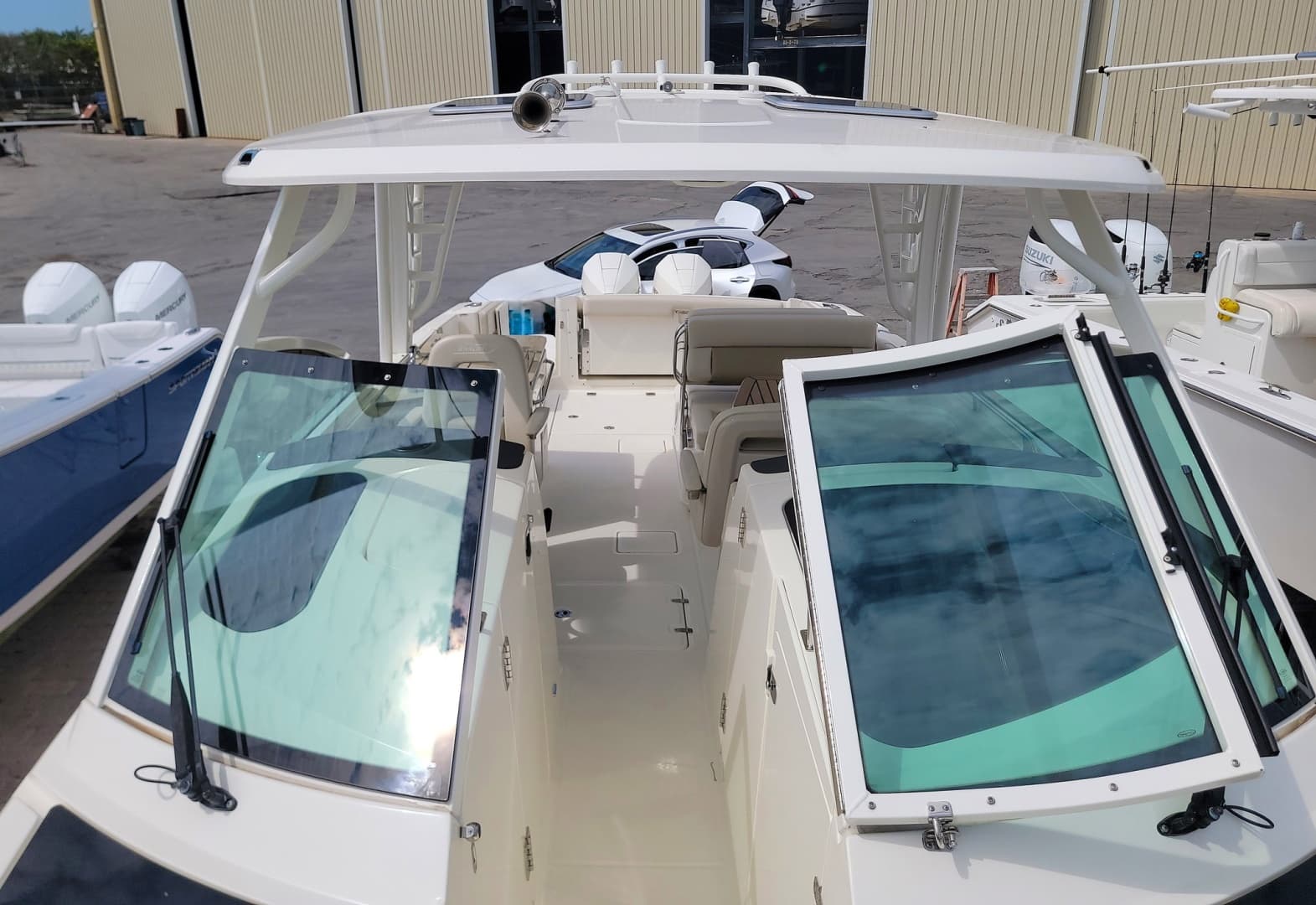2022 Boston Whaler 320 Vantage