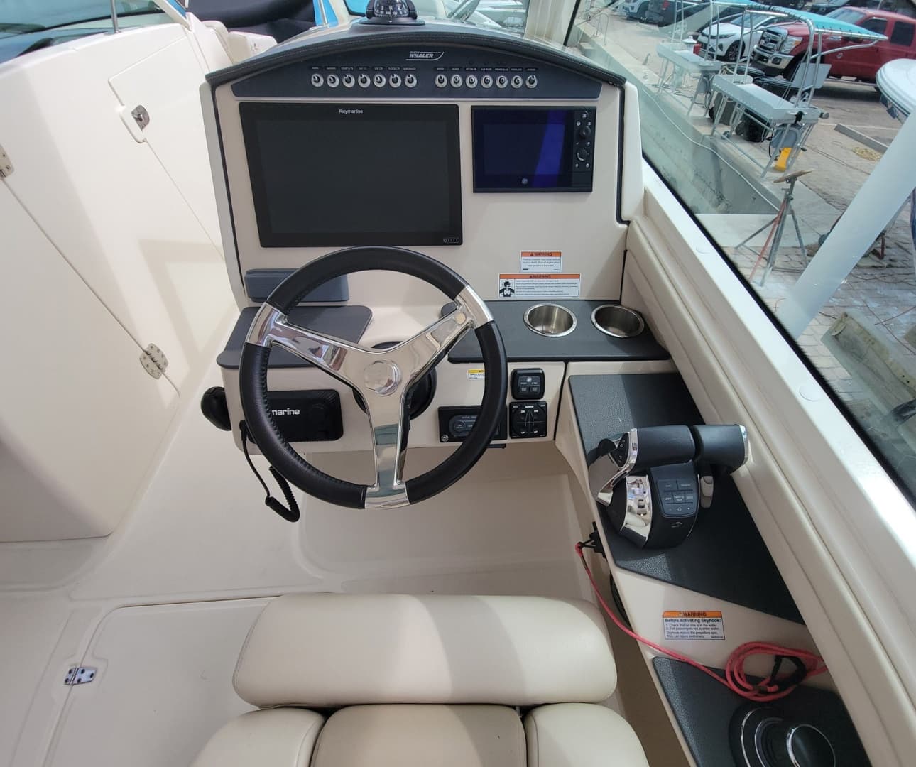 2022 Boston Whaler 320 Vantage