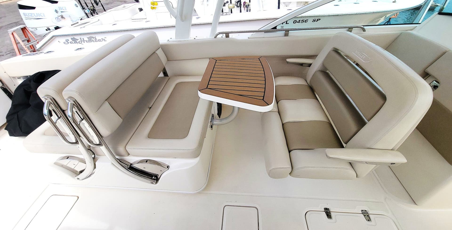 2022 Boston Whaler 320 Vantage