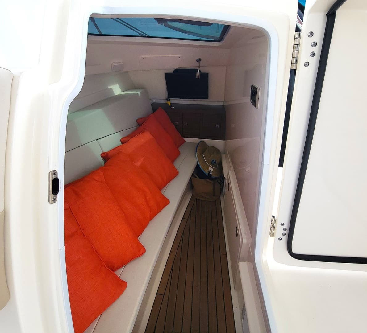 2022 Boston Whaler 320 Vantage
