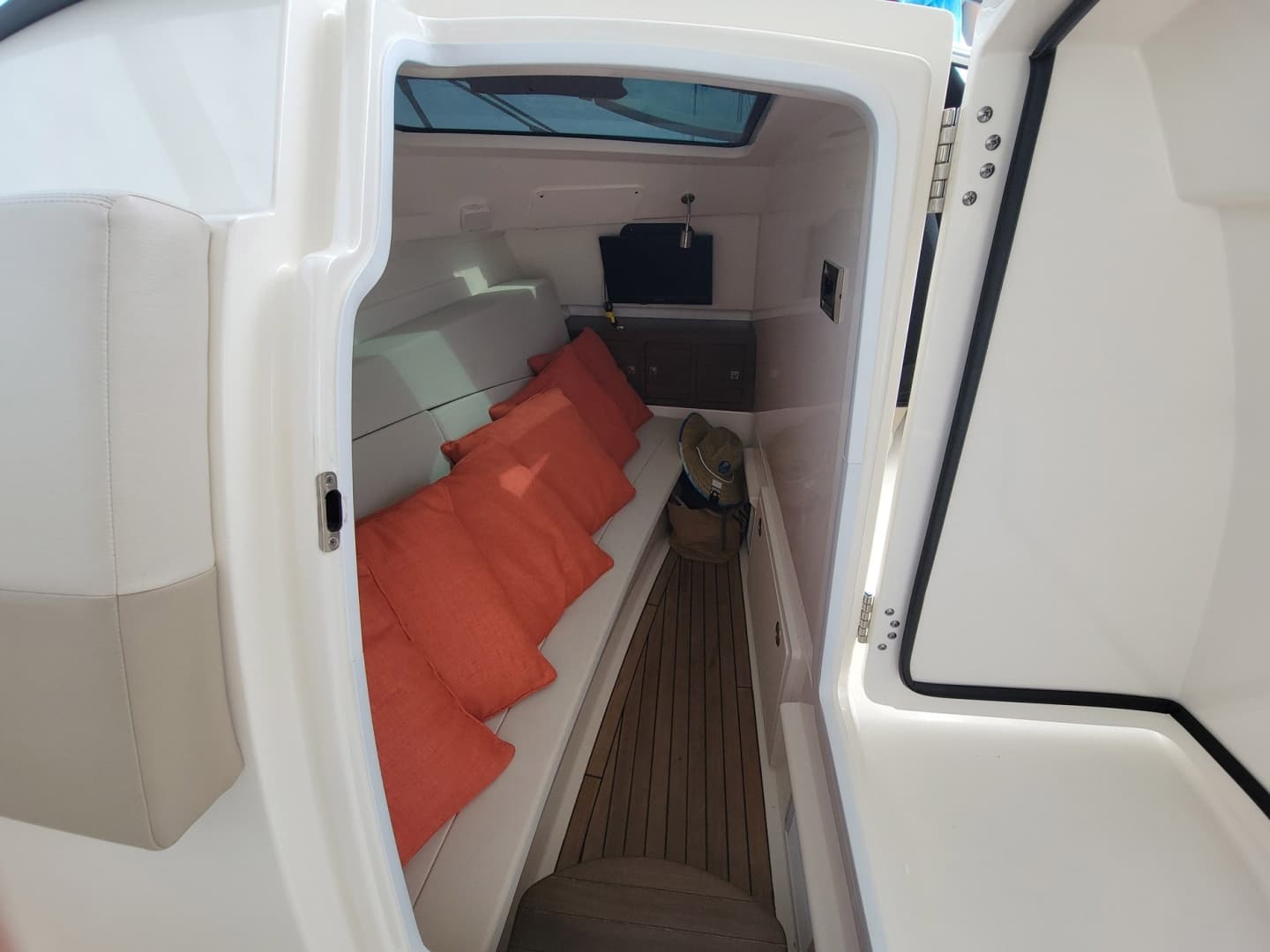 2022 Boston Whaler 320 Vantage