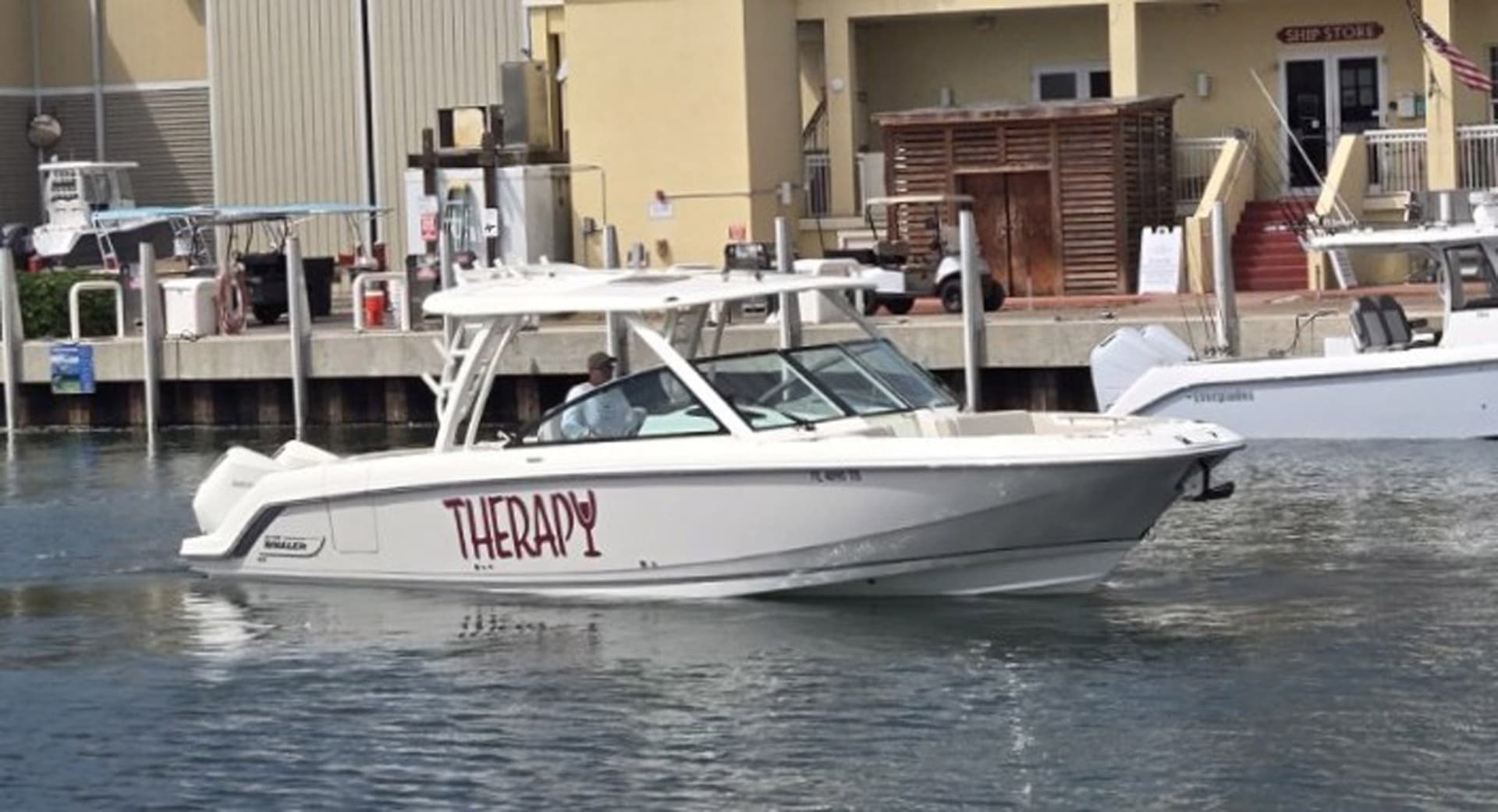 2022 Boston Whaler 320 Vantage