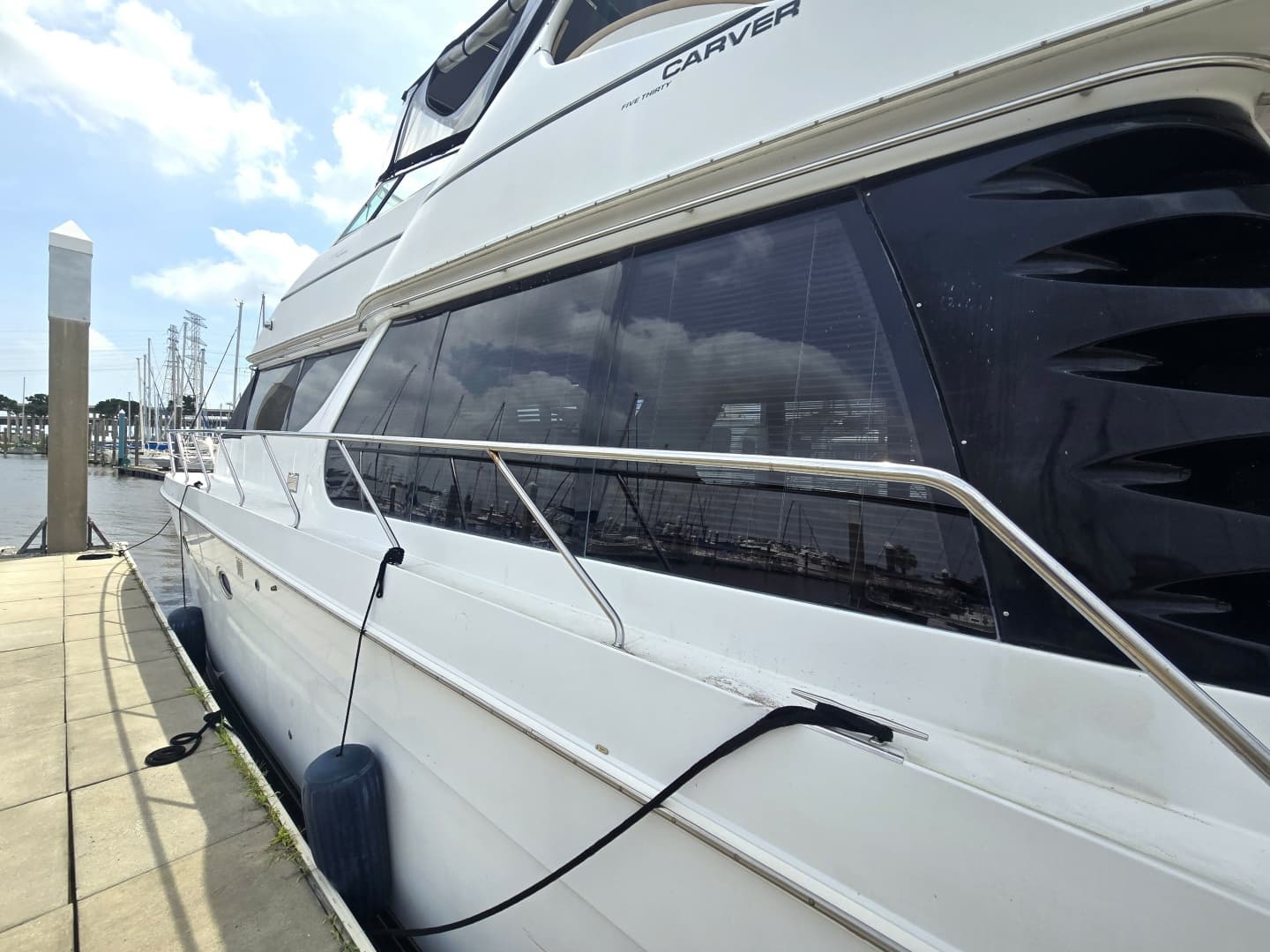 2000 Carver 530