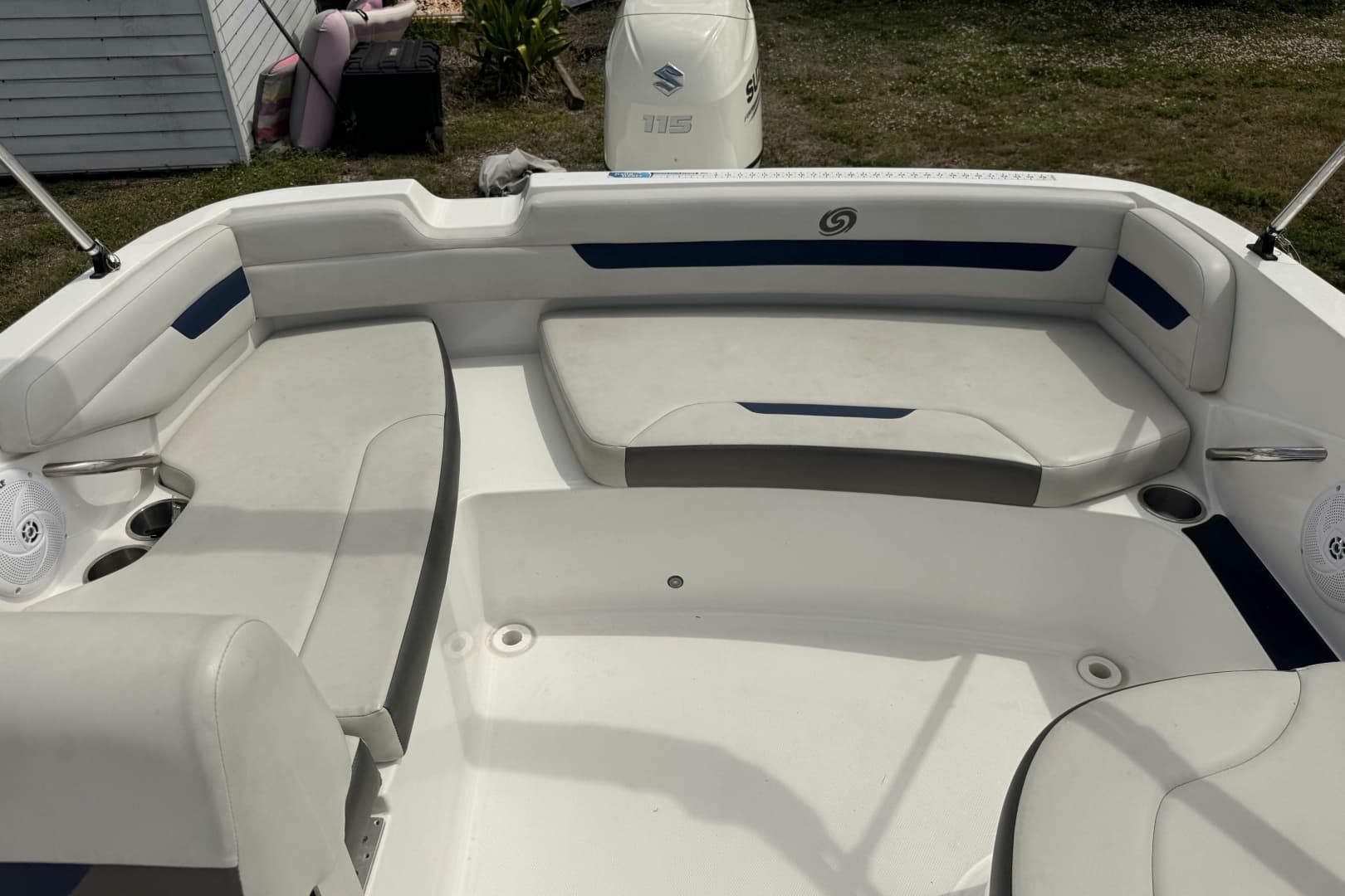 2020 Hurricane SunDeck Sport 185 OB