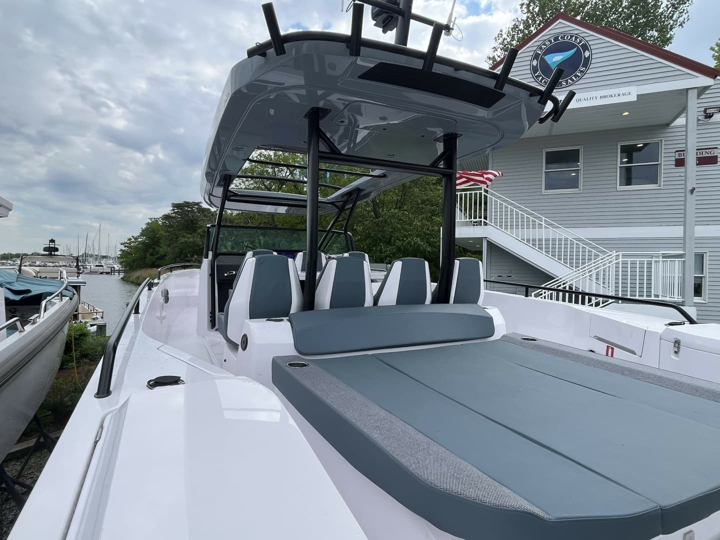 2025 Axopar 37 Sun Top