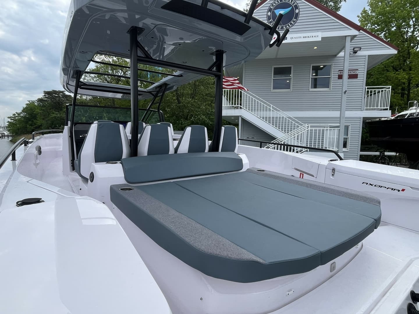 2025 Axopar 37 Sun Top