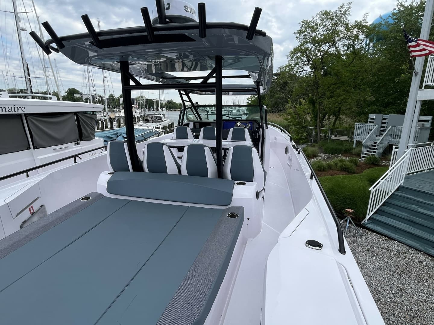 2025 Axopar 37 Sun Top