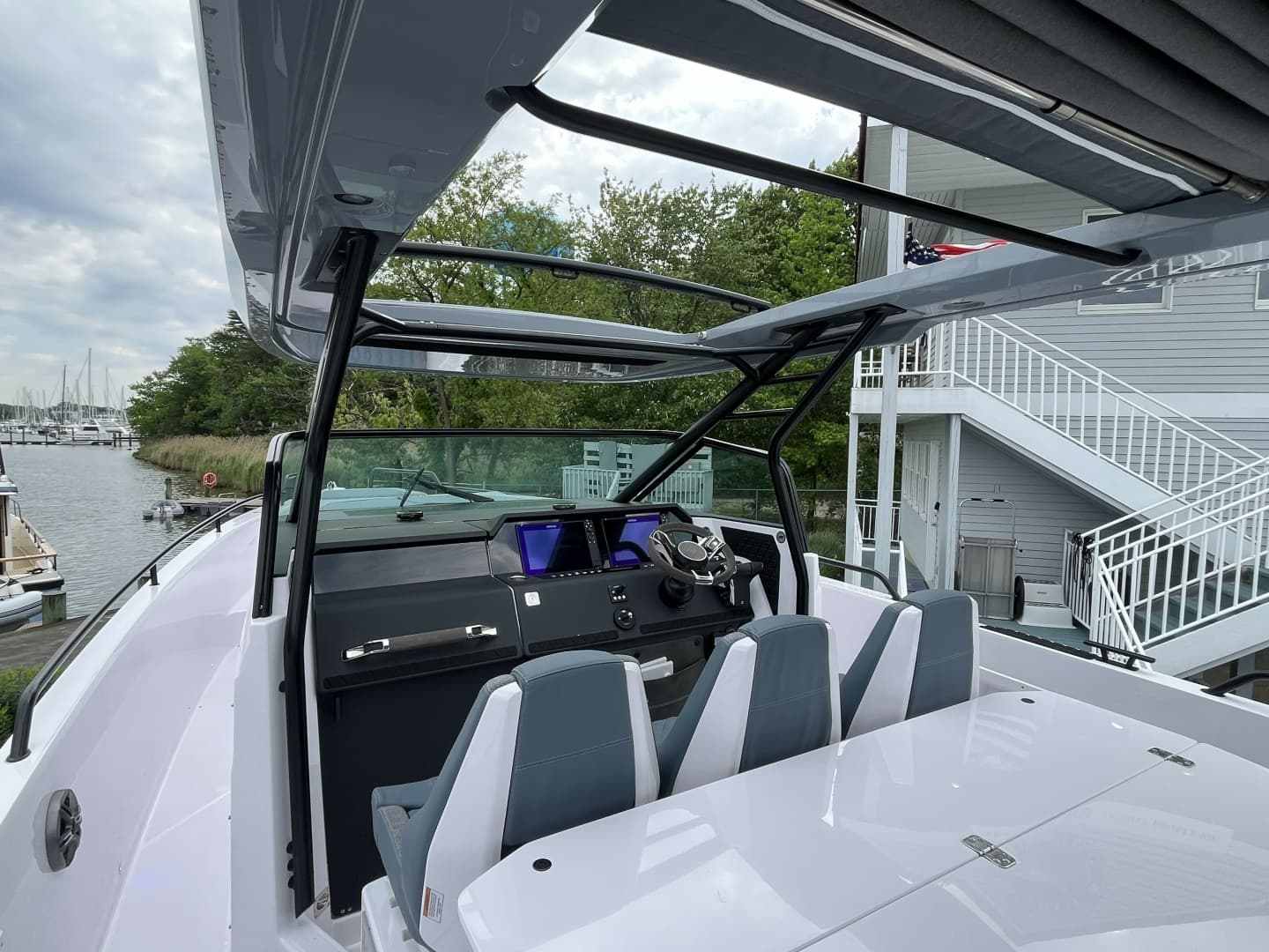 2025 Axopar 37 Sun Top