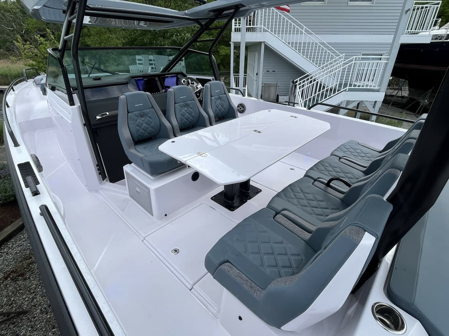 2025 Axopar 37 Sun Top