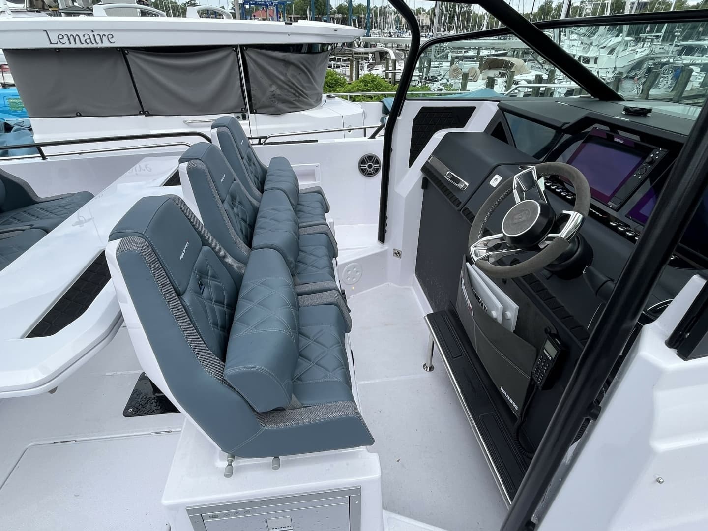 2025 Axopar 37 Sun Top