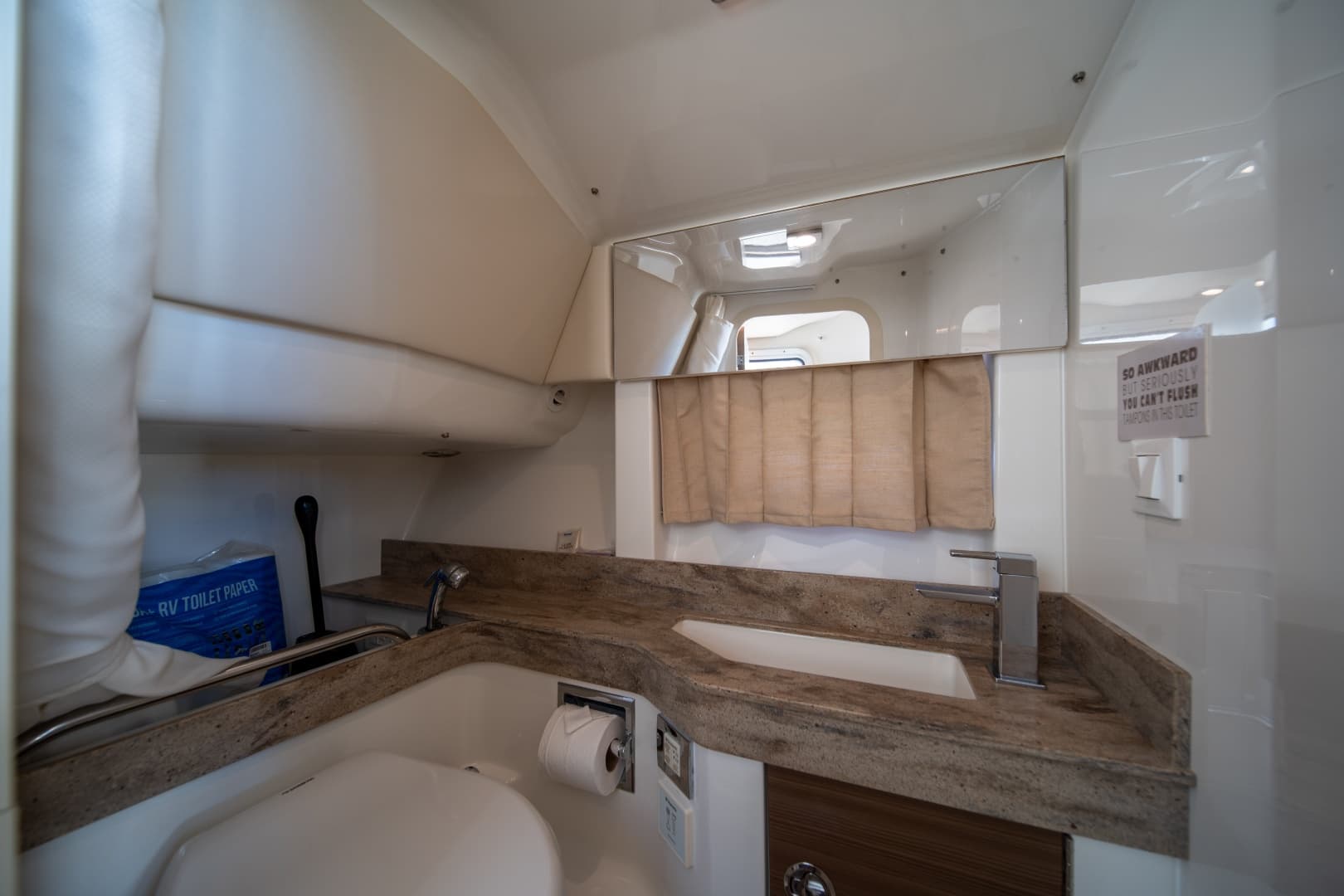 2018 Formula 350 Crossover Bowrider