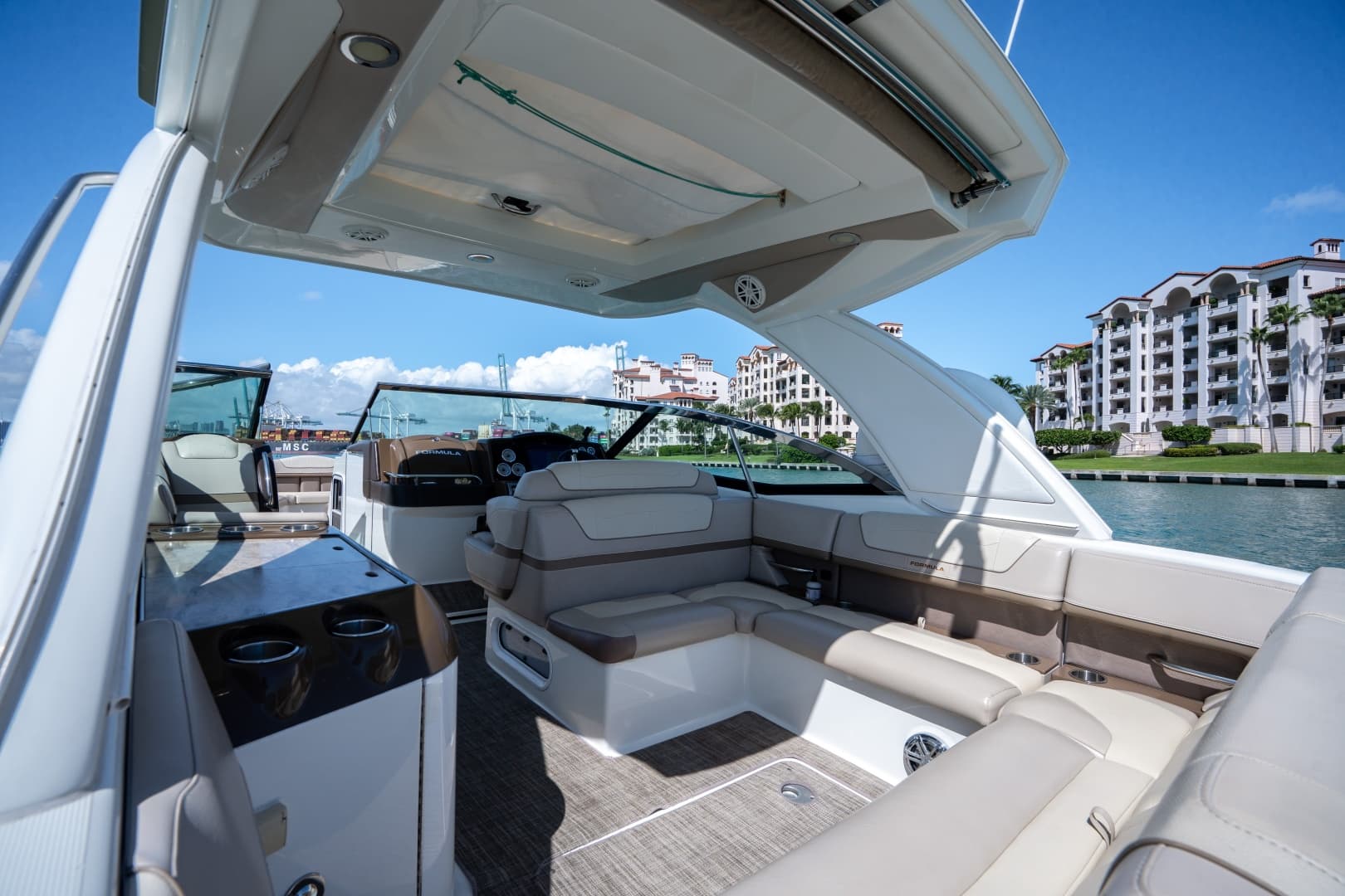 2018 Formula 350 Crossover Bowrider