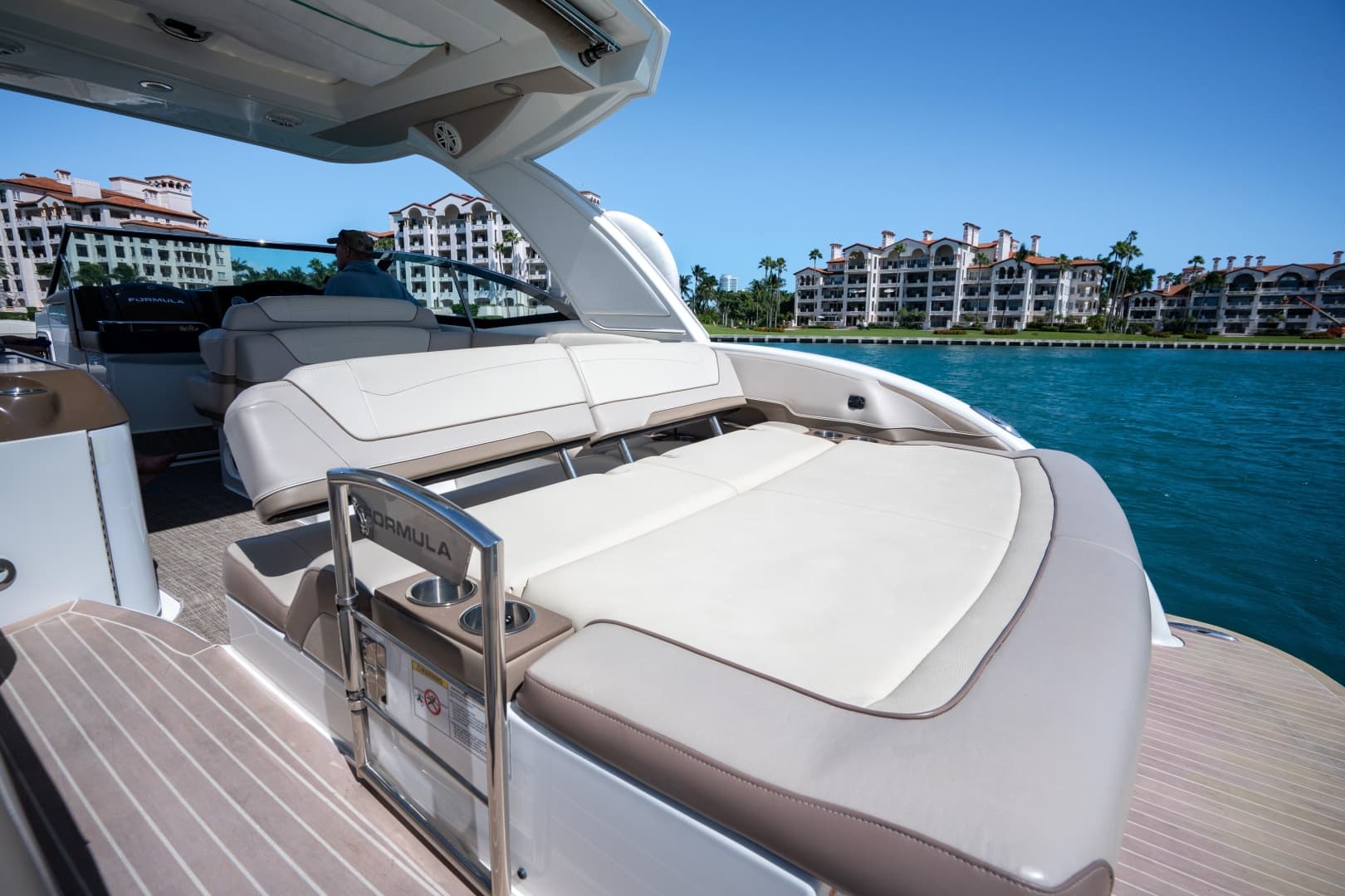 2018 Formula 350 Crossover Bowrider