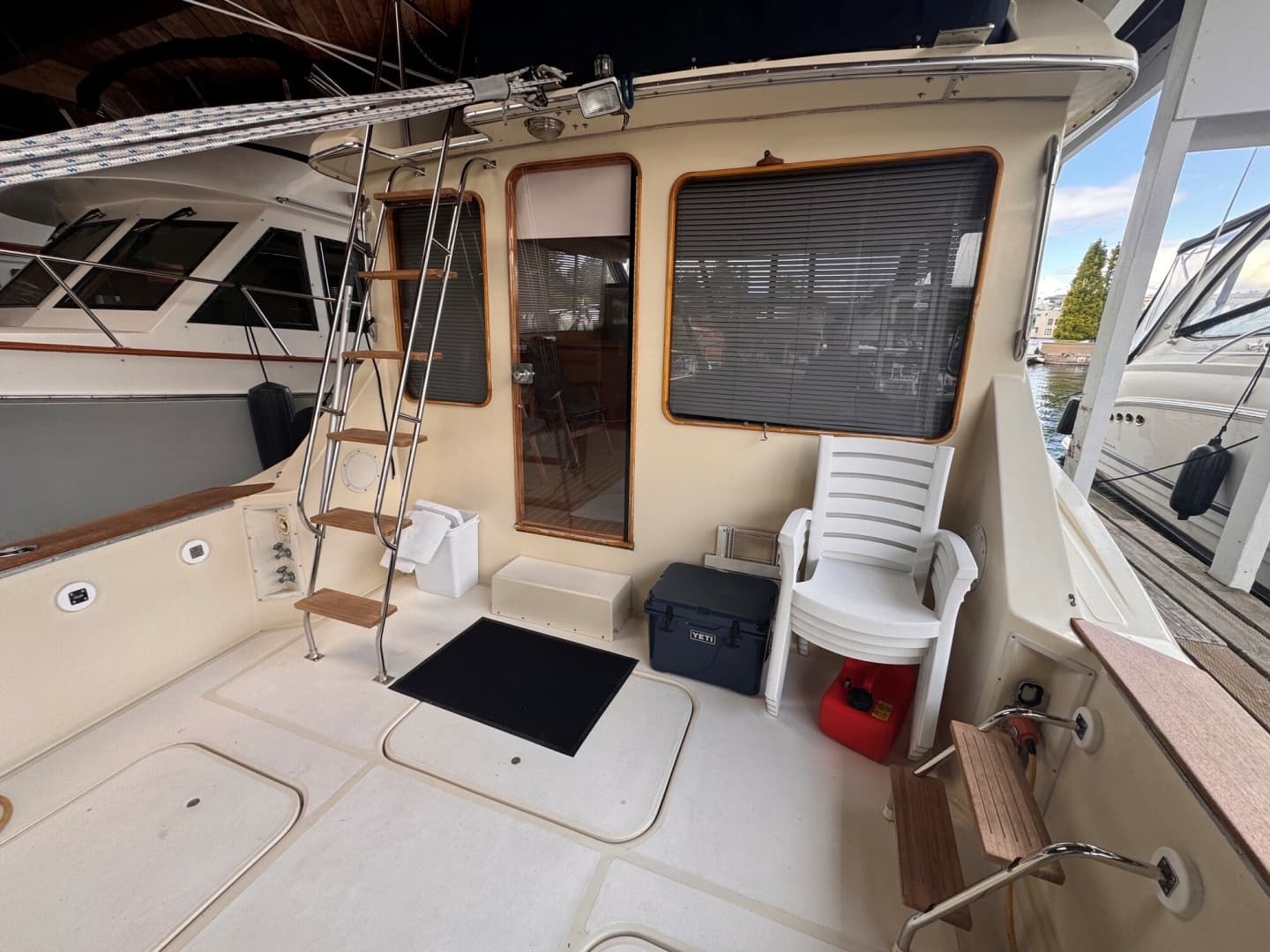 1987 Chris-Craft 44 Sedan