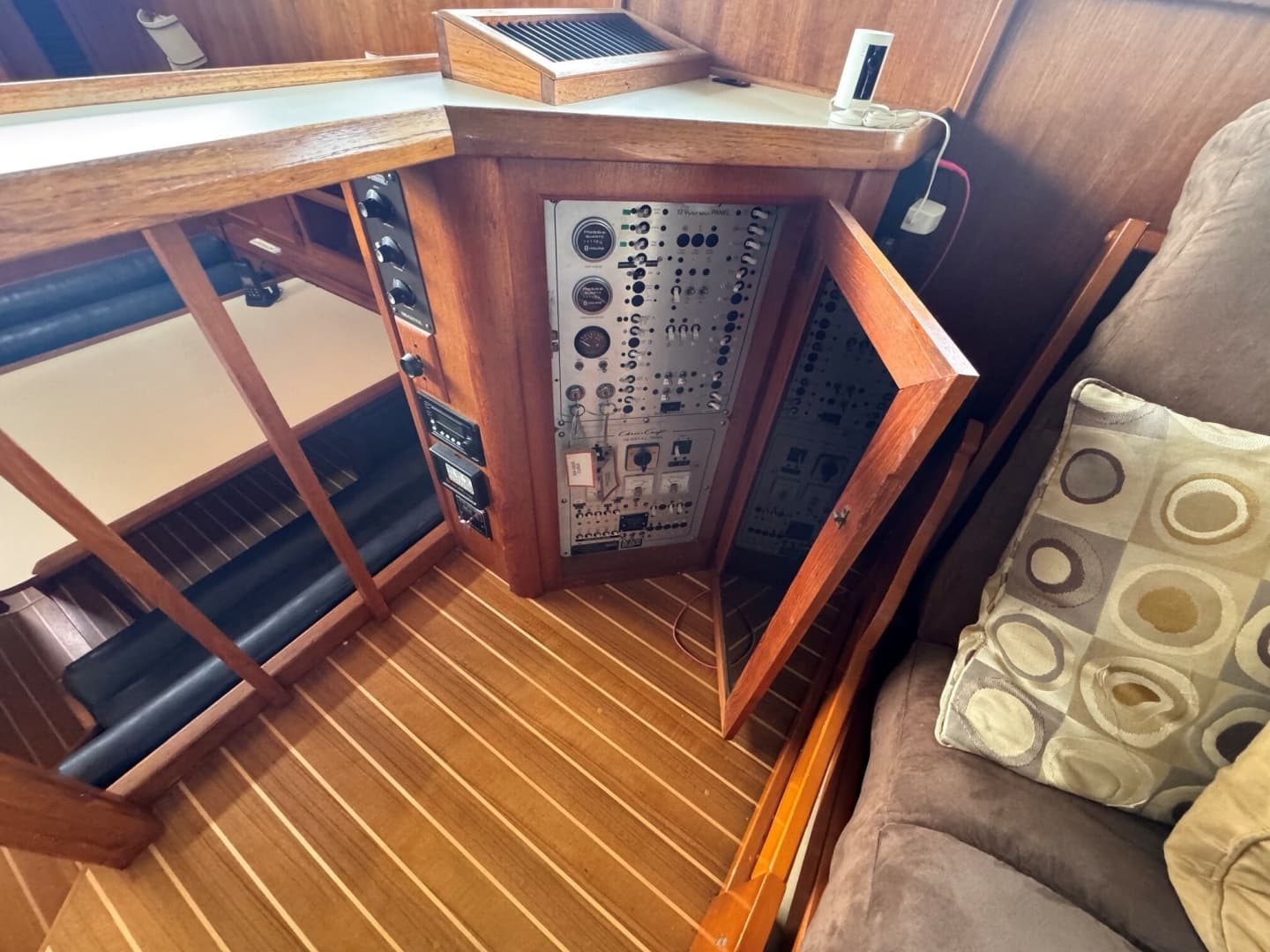 1987 Chris-Craft 44 Sedan
