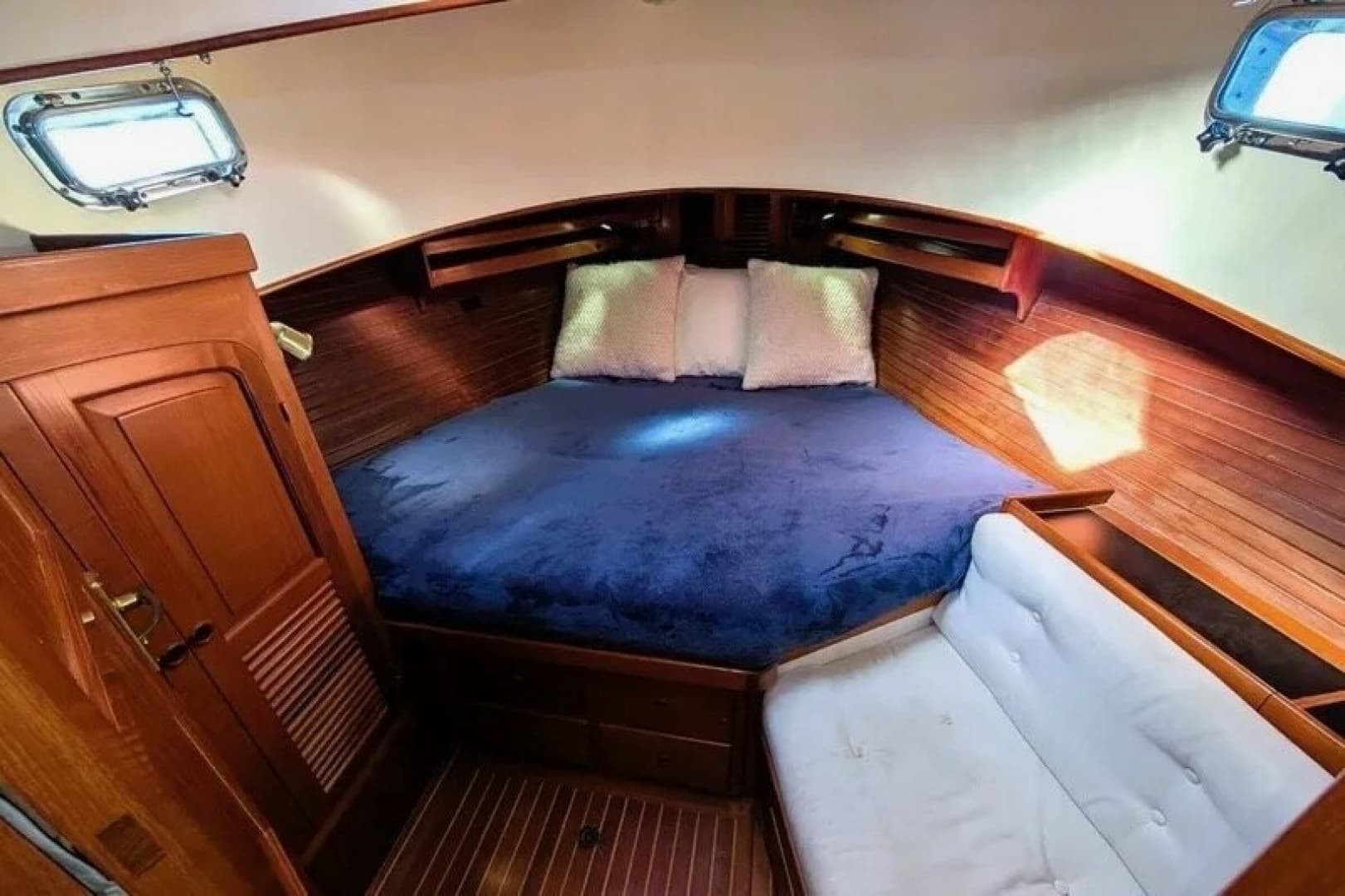 1987 Lord Nelson Victory Tug
