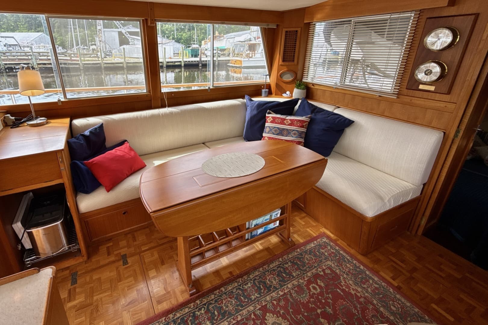 Salon Settee