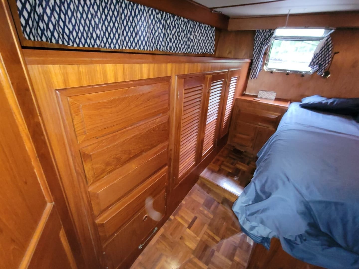 1990 DeFever Offshore Cruiser