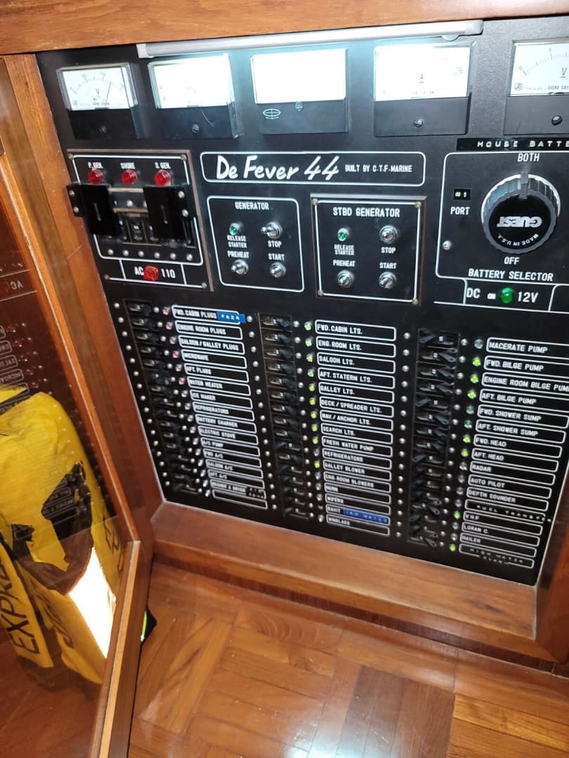 1990 DeFever Offshore Cruiser