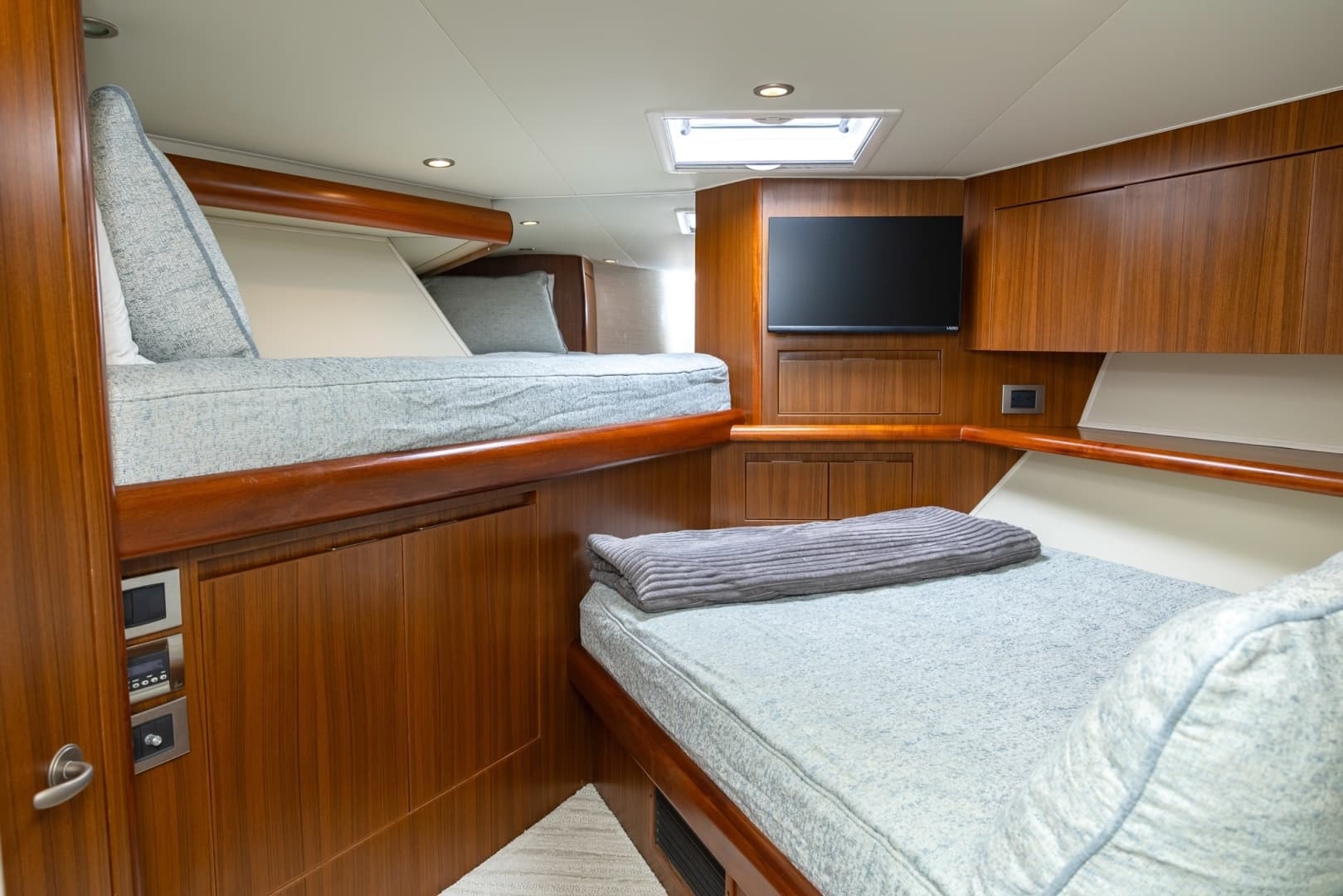 Viking 60 DEBS JEM - VIP Stateroom