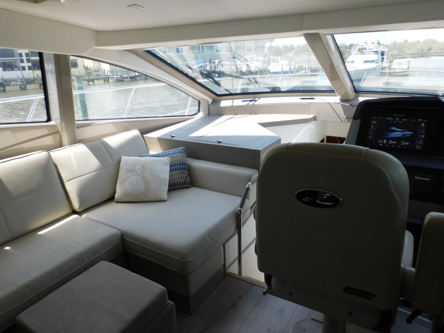 2019 Sea Ray 550L