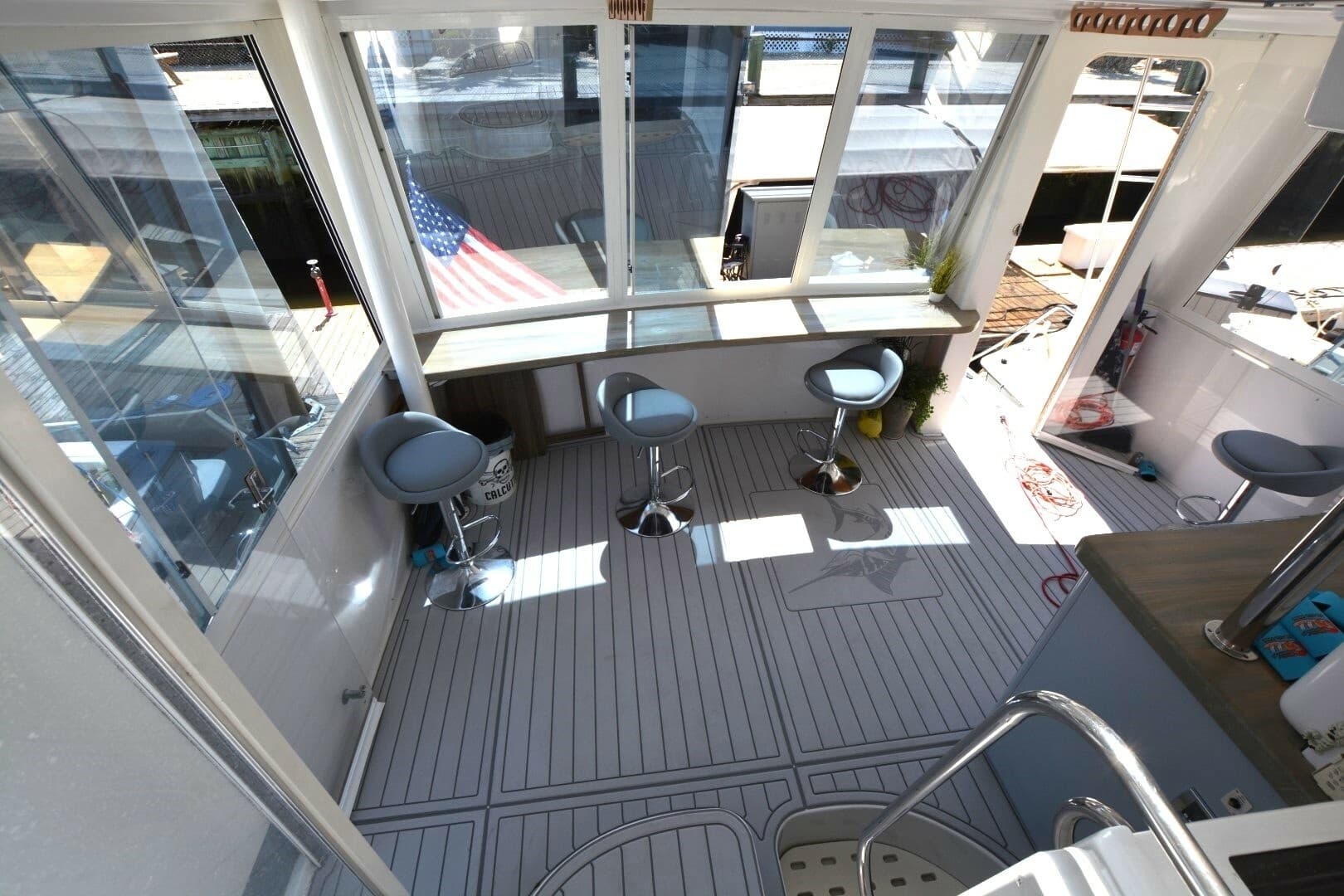 2000 Carver 504 Cockpit Motoryacht
