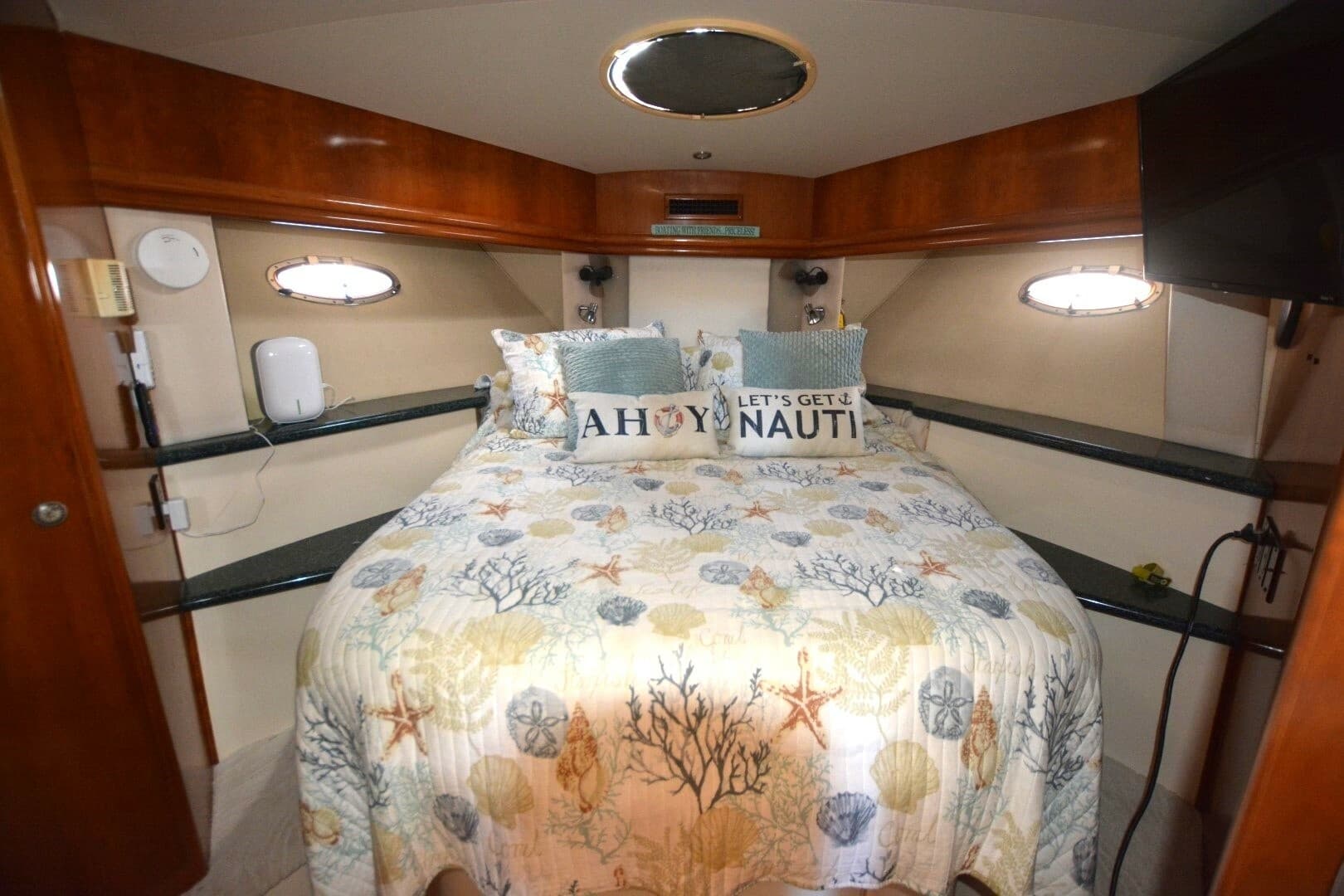 2000 Carver 504 Cockpit Motoryacht
