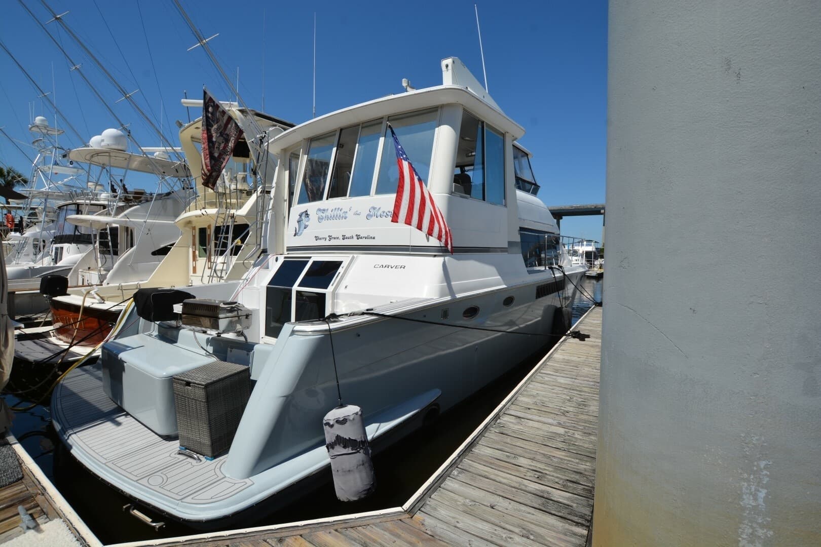2000 Carver 504 Cockpit Motoryacht