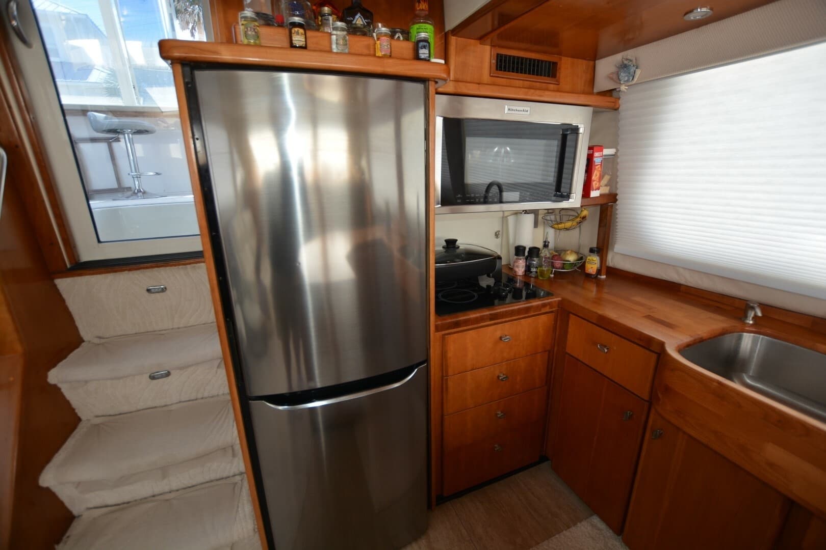 2000 Carver 504 Cockpit Motoryacht