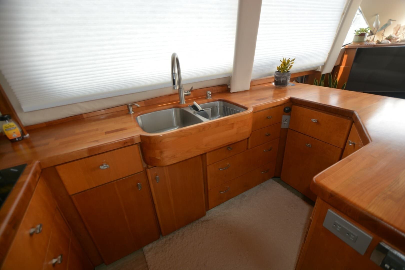 2000 Carver 504 Cockpit Motoryacht