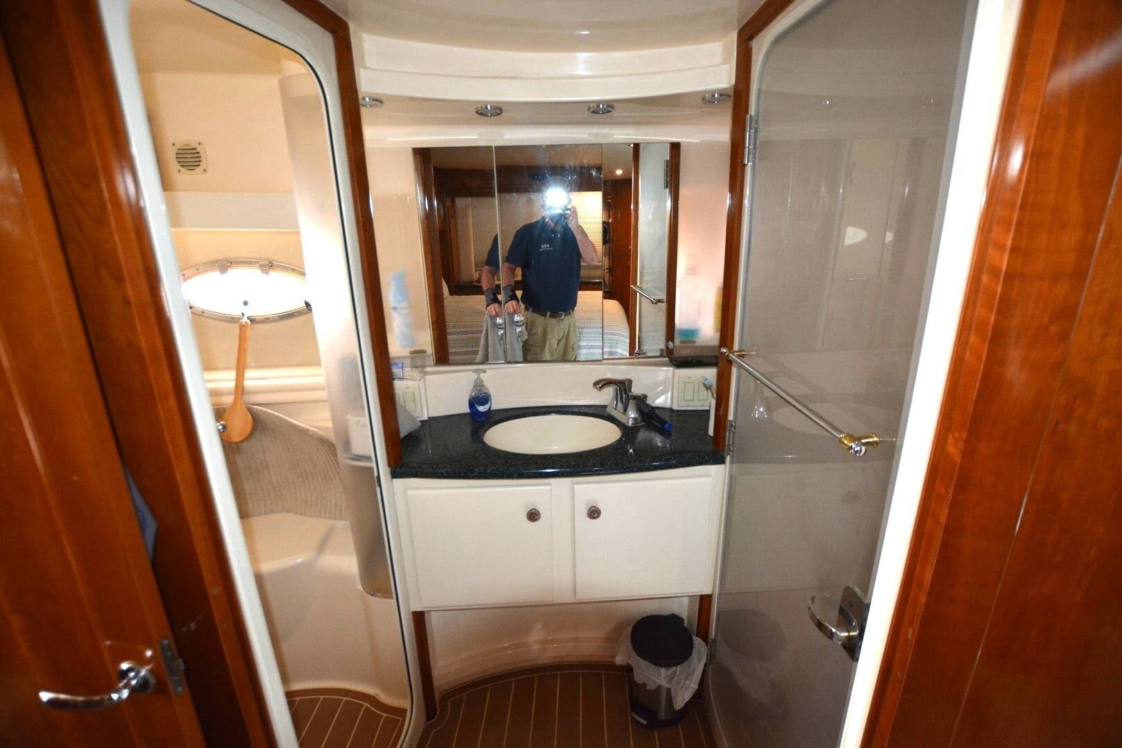 2000 Carver 504 Cockpit Motoryacht