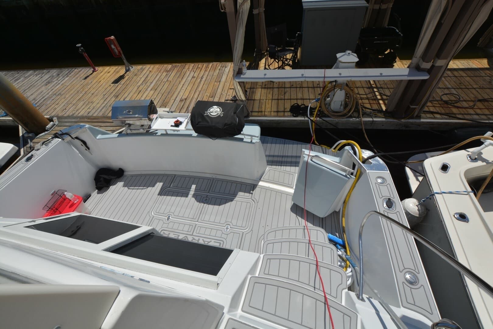2000 Carver 504 Cockpit Motoryacht