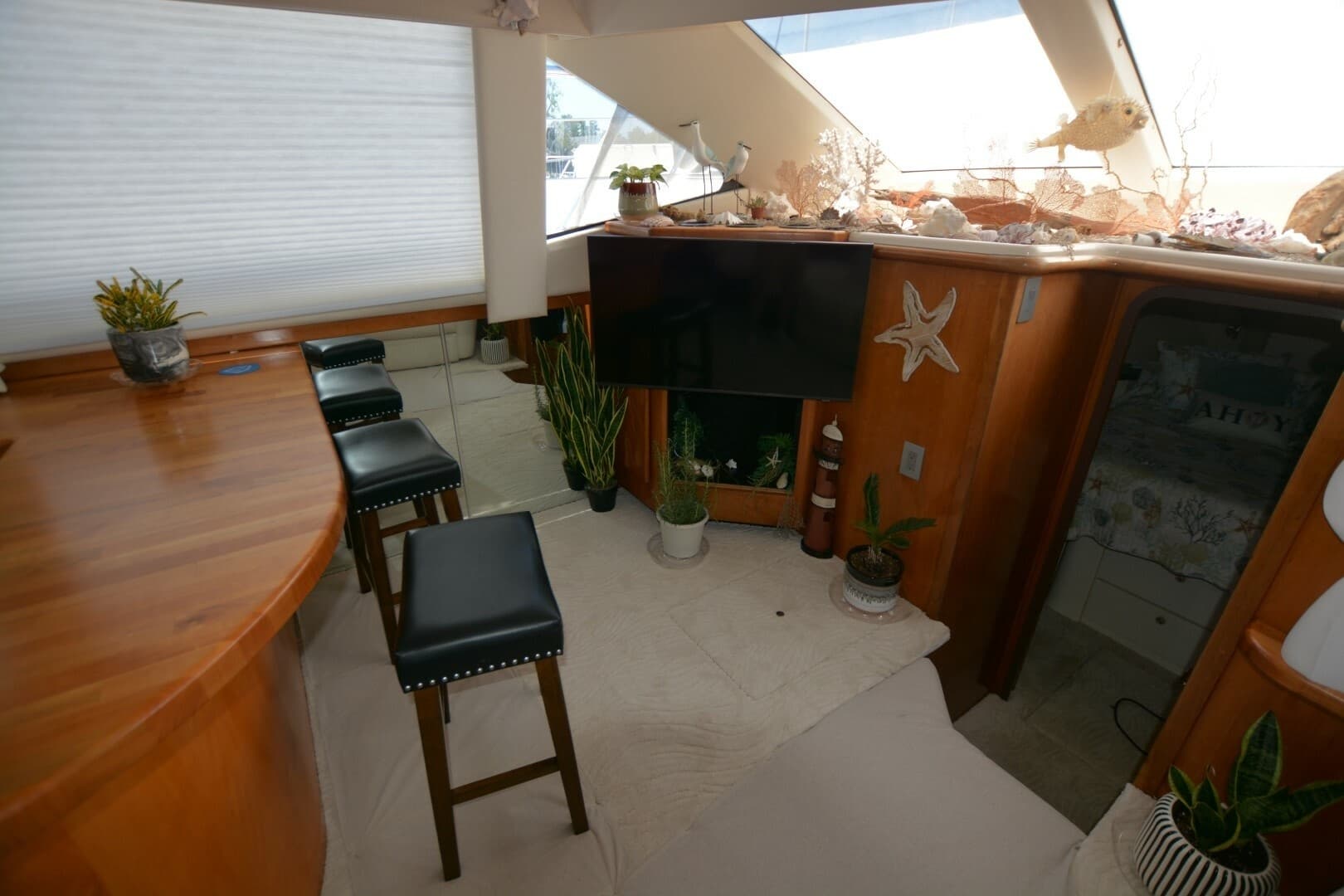 2000 Carver 504 Cockpit Motoryacht