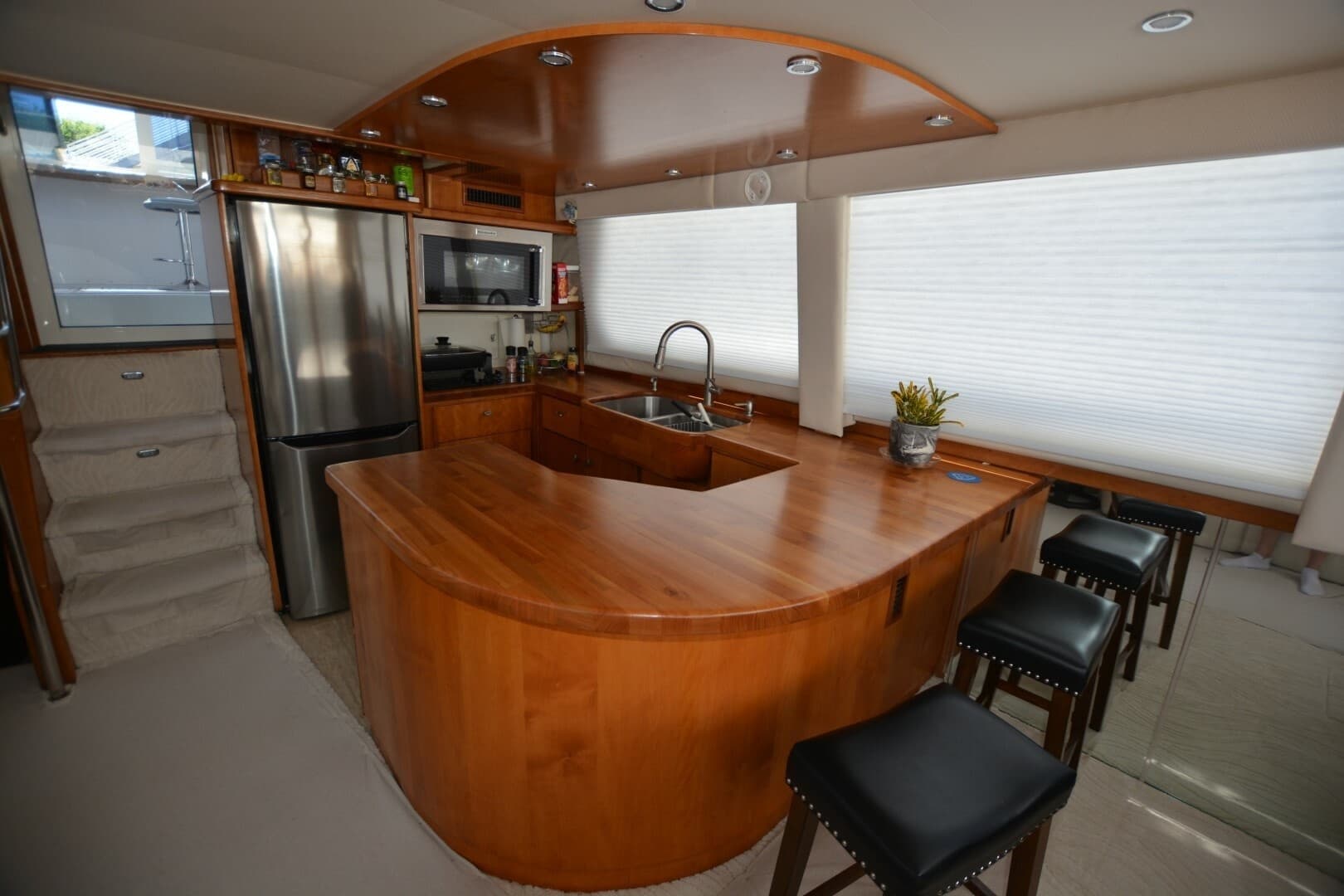 2000 Carver 504 Cockpit Motoryacht