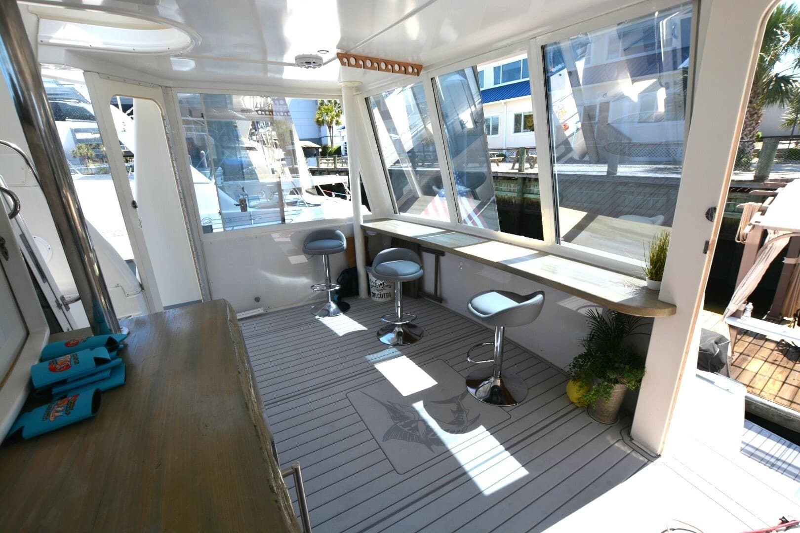 2000 Carver 504 Cockpit Motoryacht
