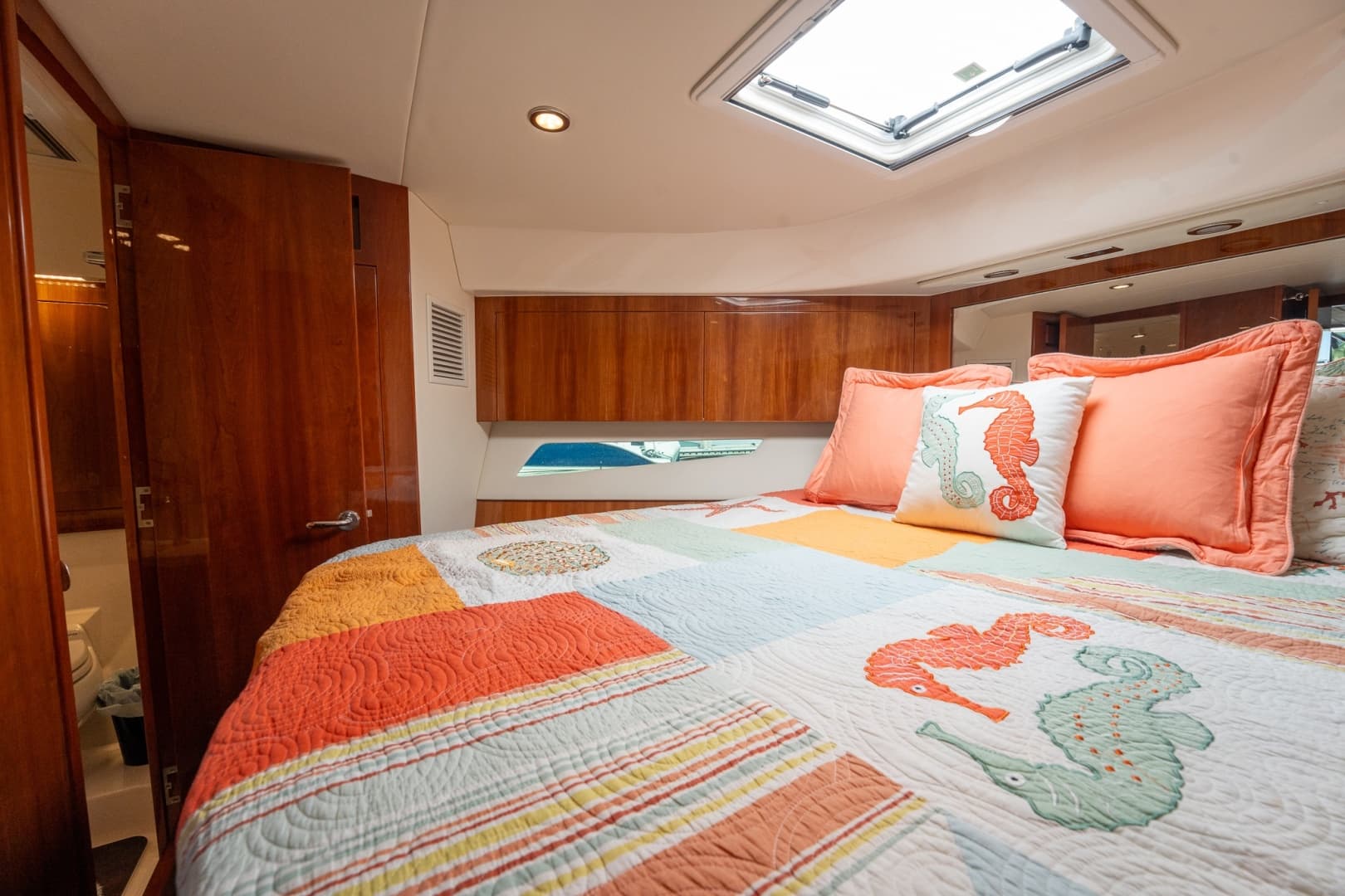 2016 Riviera 5000 Sport Yacht