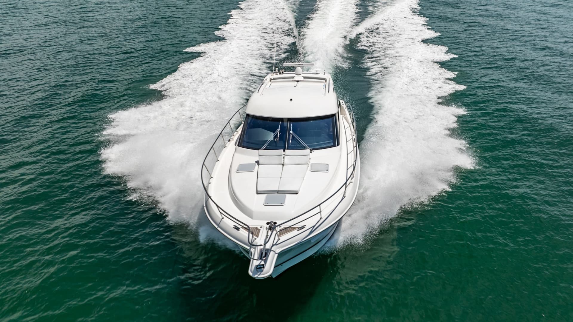 2016 Riviera 5000 Sport Yacht