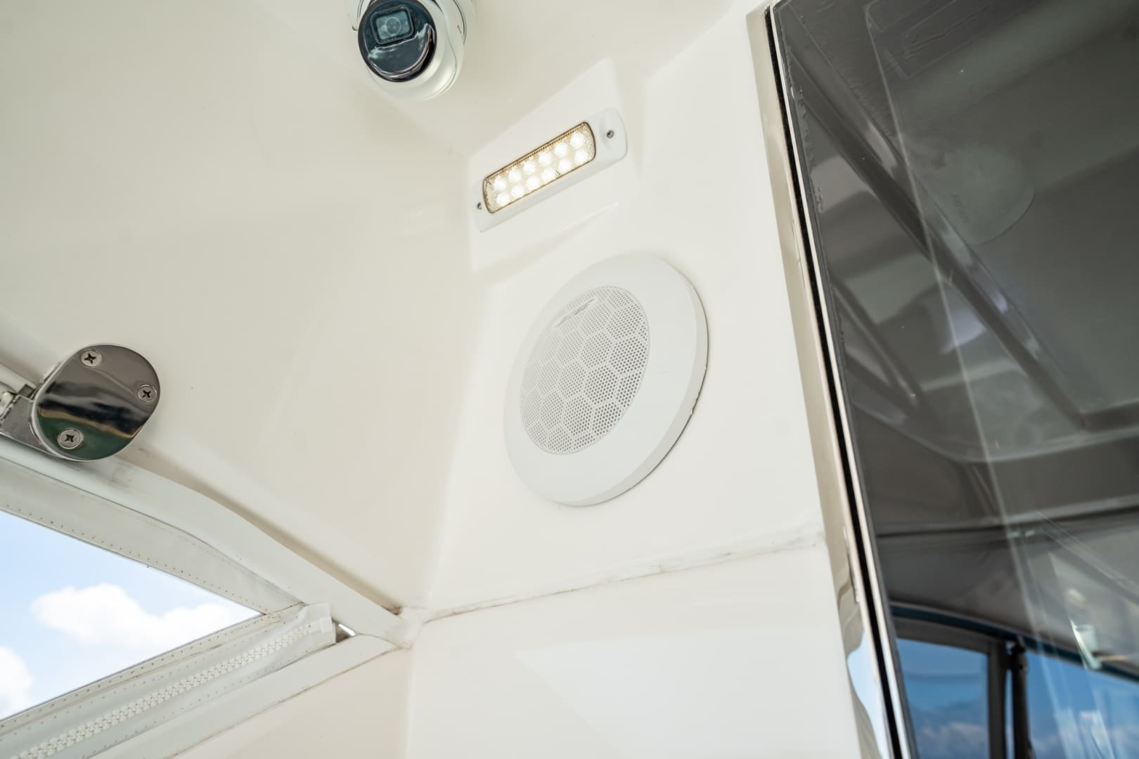 2016 Riviera 5000 Sport Yacht