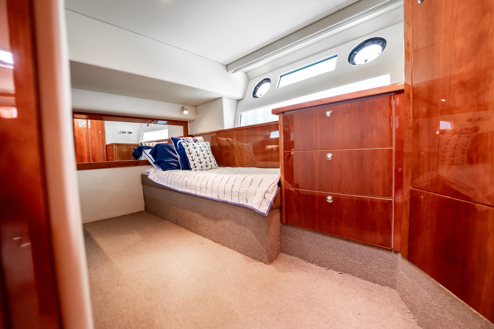 2016 Riviera 5000 Sport Yacht