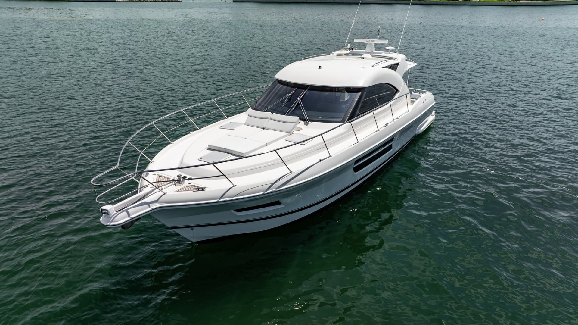 2016 Riviera 5000 Sport Yacht