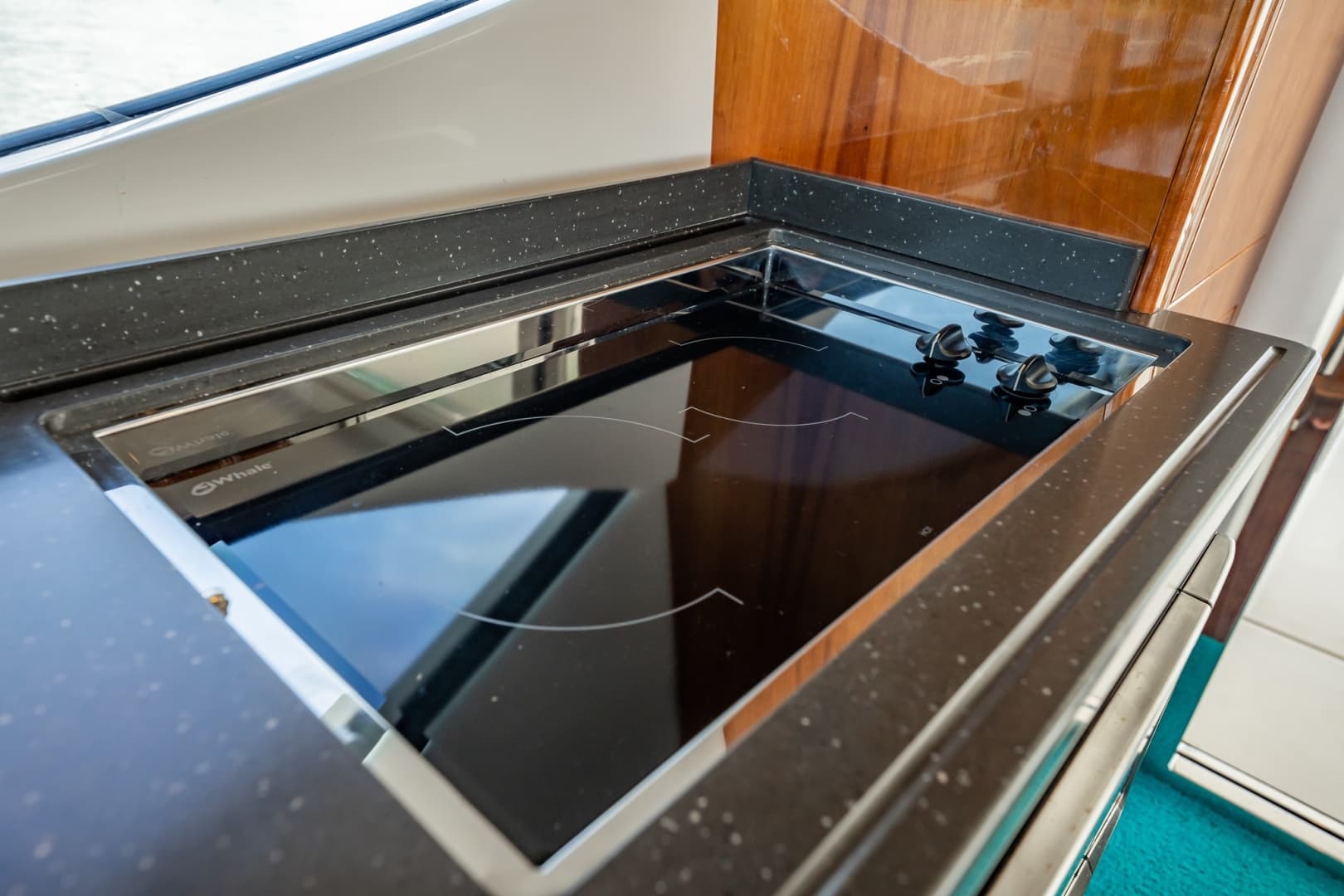 2016 Riviera 5000 Sport Yacht
