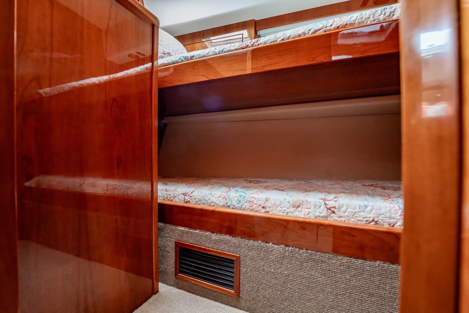 2016 Riviera 5000 Sport Yacht