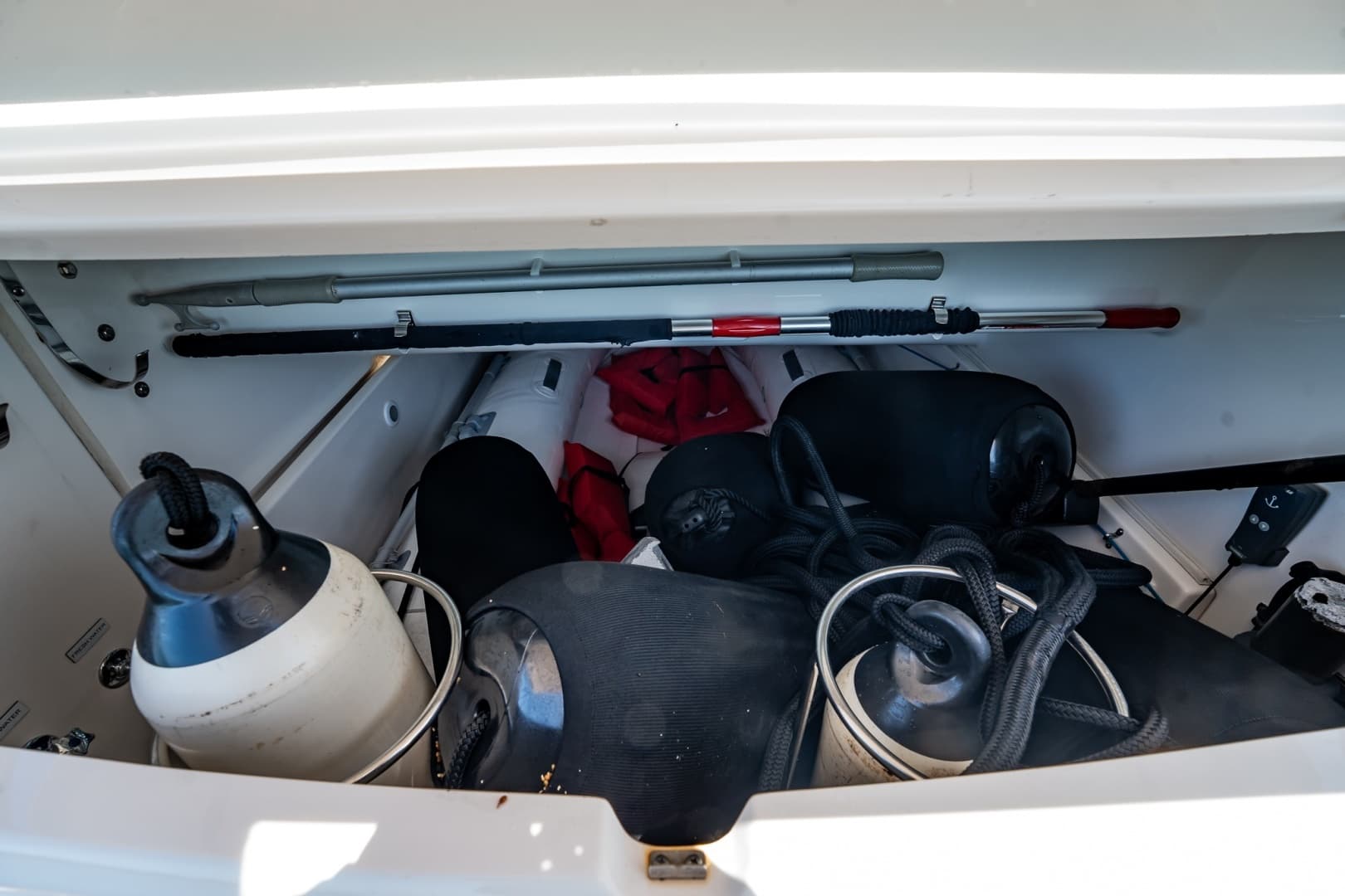 2016 Riviera 5000 Sport Yacht