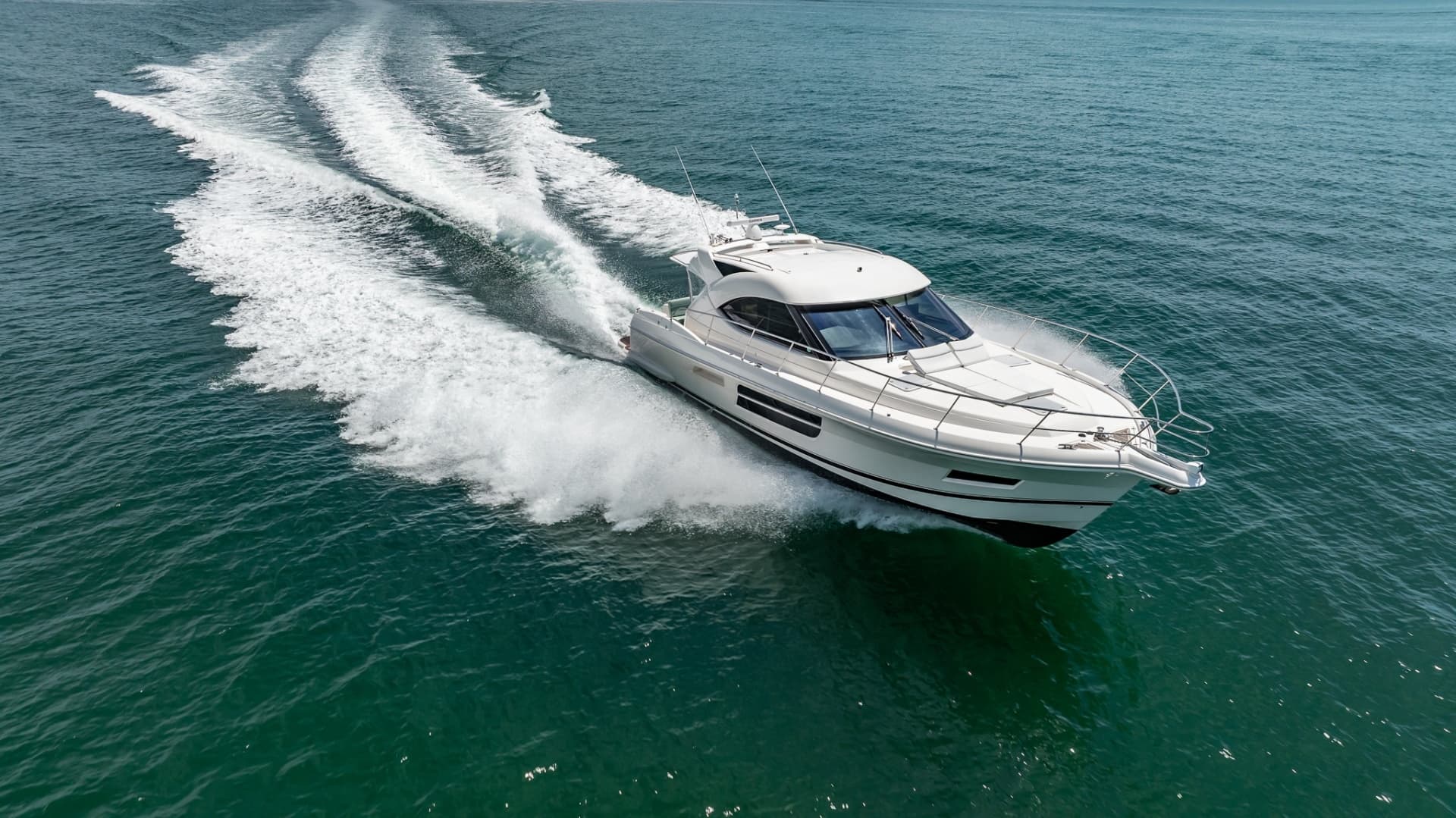 2016 Riviera 5000 Sport Yacht